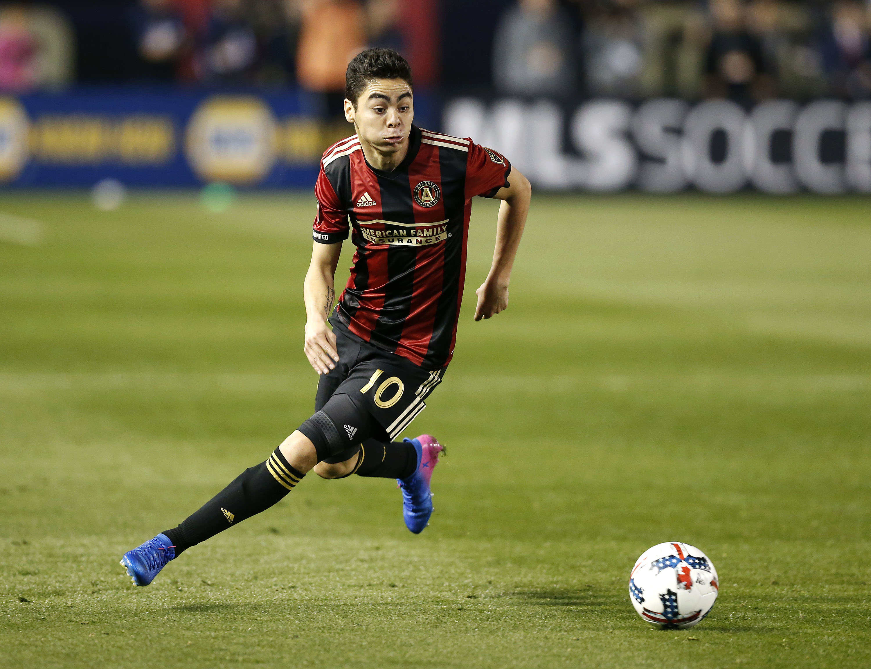 ATLANTA, GA - MARCH 05:  Midfielder Miguel Almiron #10 of Atlanta United dribbles during the game against the New York Red Bulls at Bobby Dodd Stadium on March 5, 2017 in Atlanta, Georgia.  (Photo by Mike Zarrilli/Getty Images)