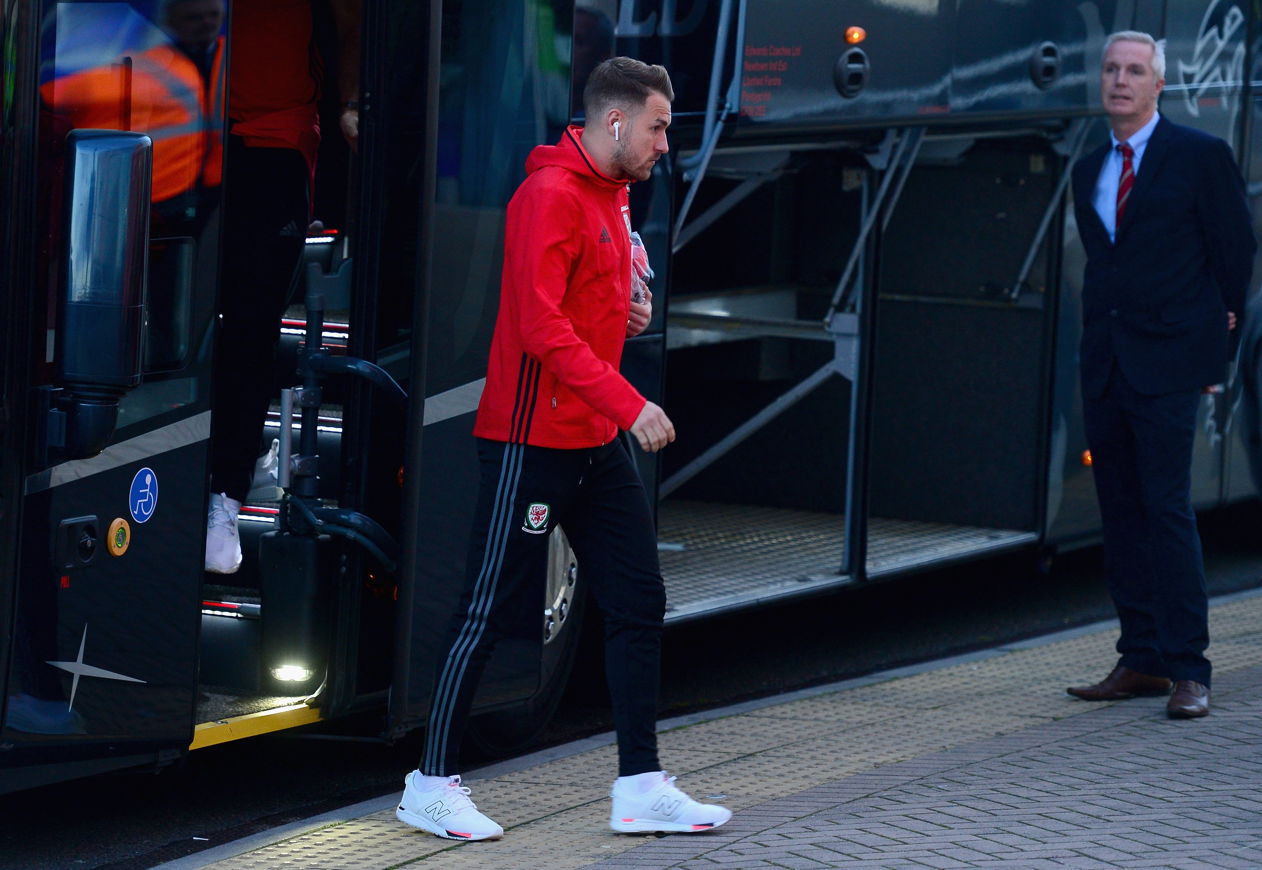 CARDIFF, UNITED KINGDOM - OCTOBER 09:  Aaron Ramsey of Wales arrives prior to the FIFA 2018 World Cup Group D  Qualifier between Wales and Republic of Ireland at the Cardiff City Stadium on October 9, 2017 in Cardiff, Wales.  (Photo by Harry Trump/Getty Images)