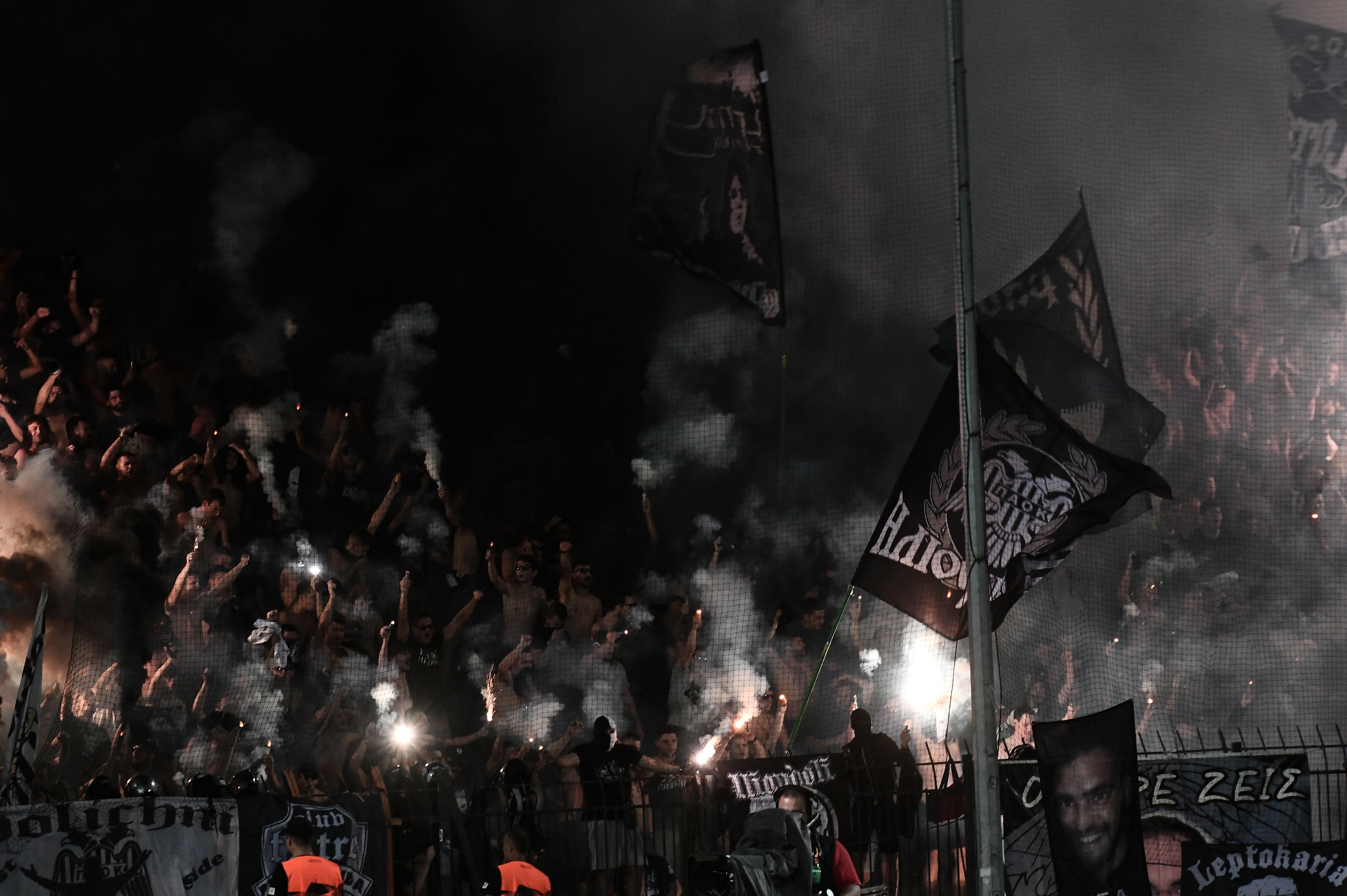 PAOK fans burn flares  during the UEFA Europa League Group L first-leg football match between PAOK Thessaloniki and Chelsea at the Toumba stadium in Thessaloniki on September 20, 2018. (Photo by Sakis MITROLIDIS / AFP)        (Photo credit should read SAKIS MITROLIDIS/AFP/Getty Images)
