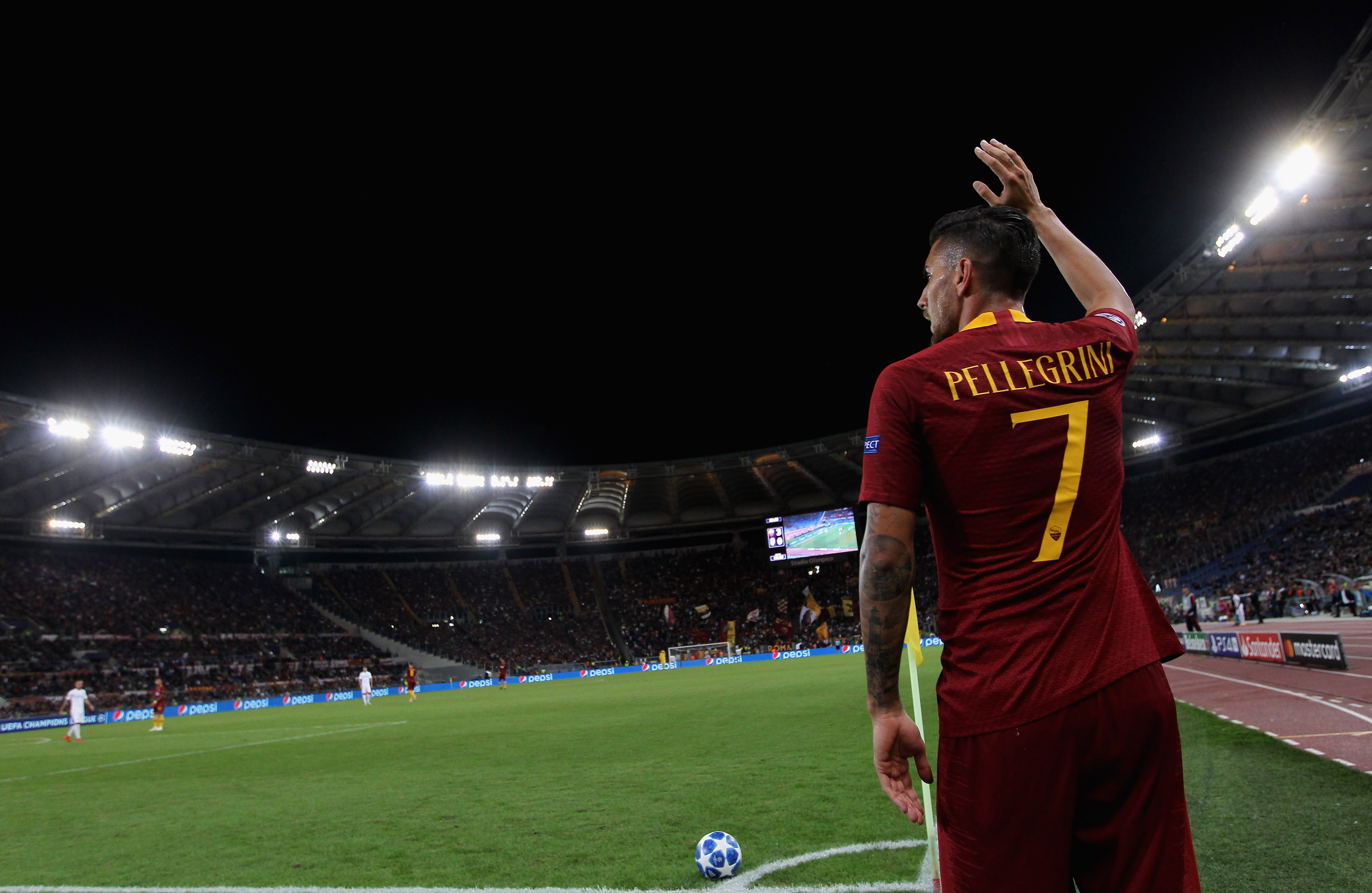 ROME, ITALY - OCTOBER 02:  Lorenzo Pellegrini of AS Roma from shouders gestures during the Group G match of the UEFA Champions League between AS Roma and Viktoria Plzen at Stadio Olimpico on October 2, 2018 in Rome, Italy.  (Photo by Paolo Bruno/Getty Images)