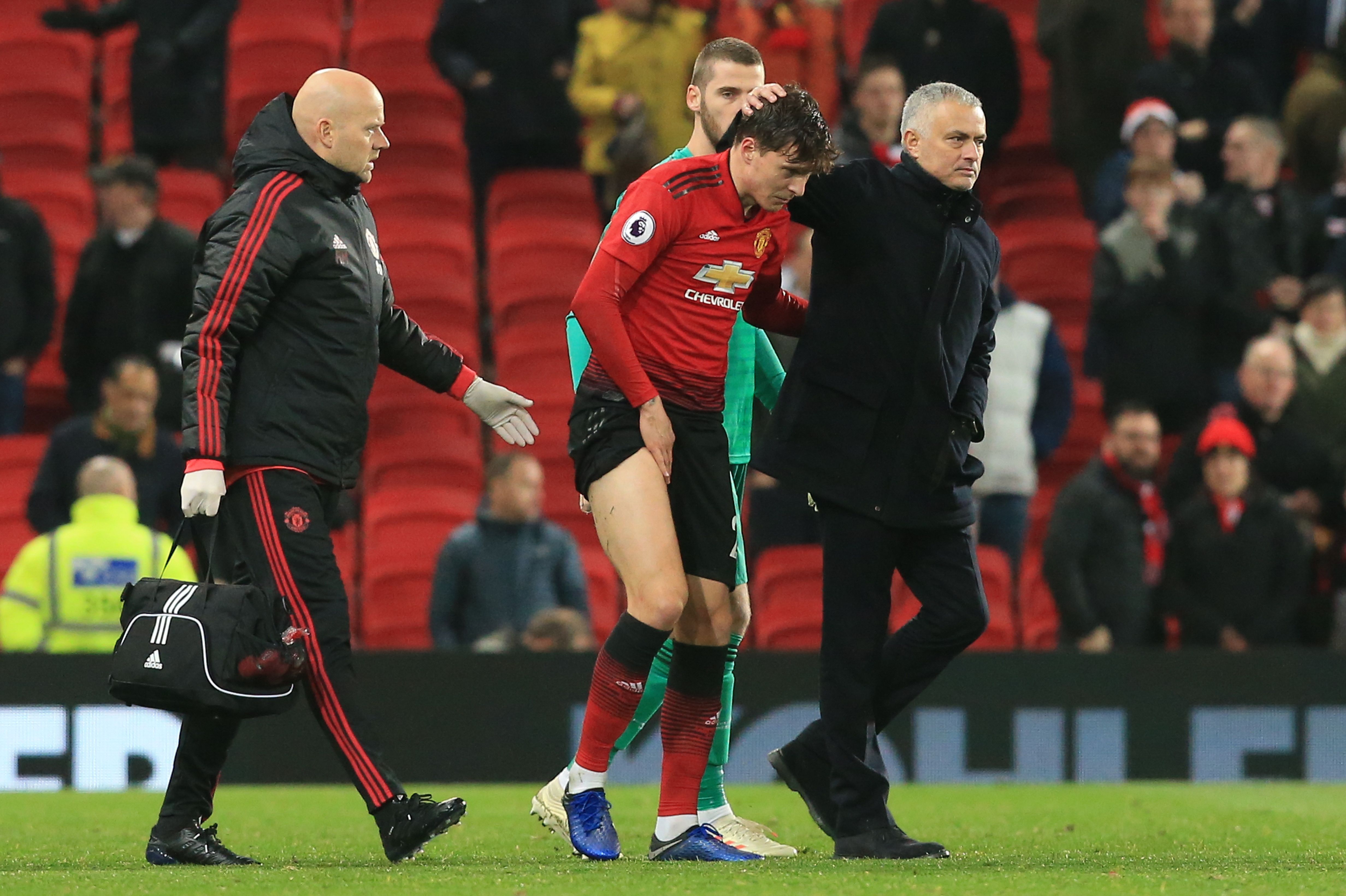 Manchester United's Portuguese manager Jose Mourinho (R) consoles Manchester United's Swedish defender Victor Lindelof (C) during the English Premier League football match between Manchester United and Crystal Palace at Old Trafford in Manchester, north west England, on November 24, 2018. (Photo by Lindsey PARNABY / AFP) / RESTRICTED TO EDITORIAL USE. No use with unauthorized audio, video, data, fixture lists, club/league logos or 'live' services. Online in-match use limited to 120 images. An additional 40 images may be used in extra time. No video emulation. Social media in-match use limited to 120 images. An additional 40 images may be used in extra time. No use in betting publications, games or single club/league/player publications. /         (Photo credit should read LINDSEY PARNABY/AFP/Getty Images)