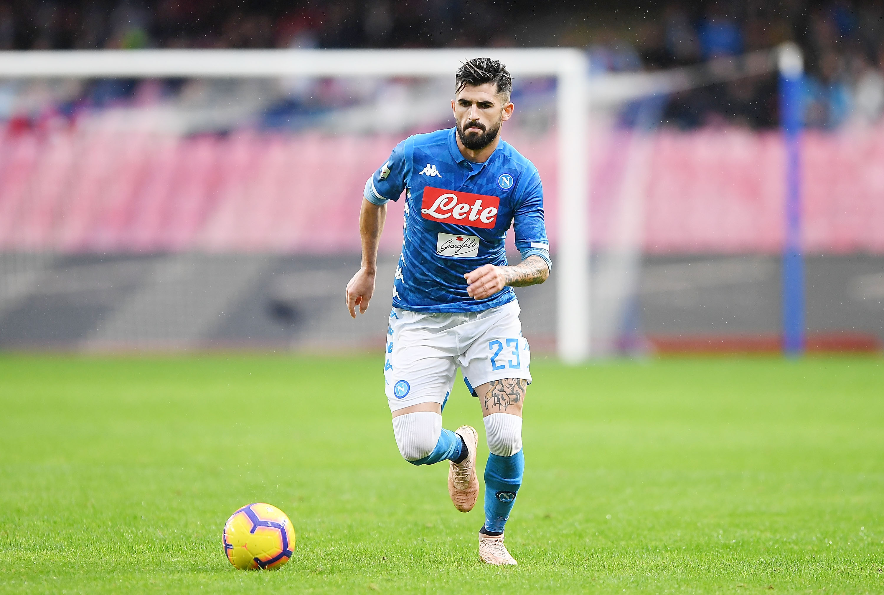 NAPLES, ITALY - NOVEMBER 25:  Elseid Hysaj of SSC Napoli in action during the Serie A match between SSC Napoli and Chievo Verona at Stadio San Paolo on November 25, 2018 in Naples, Italy.  (Photo by Francesco Pecoraro/Getty Images)
