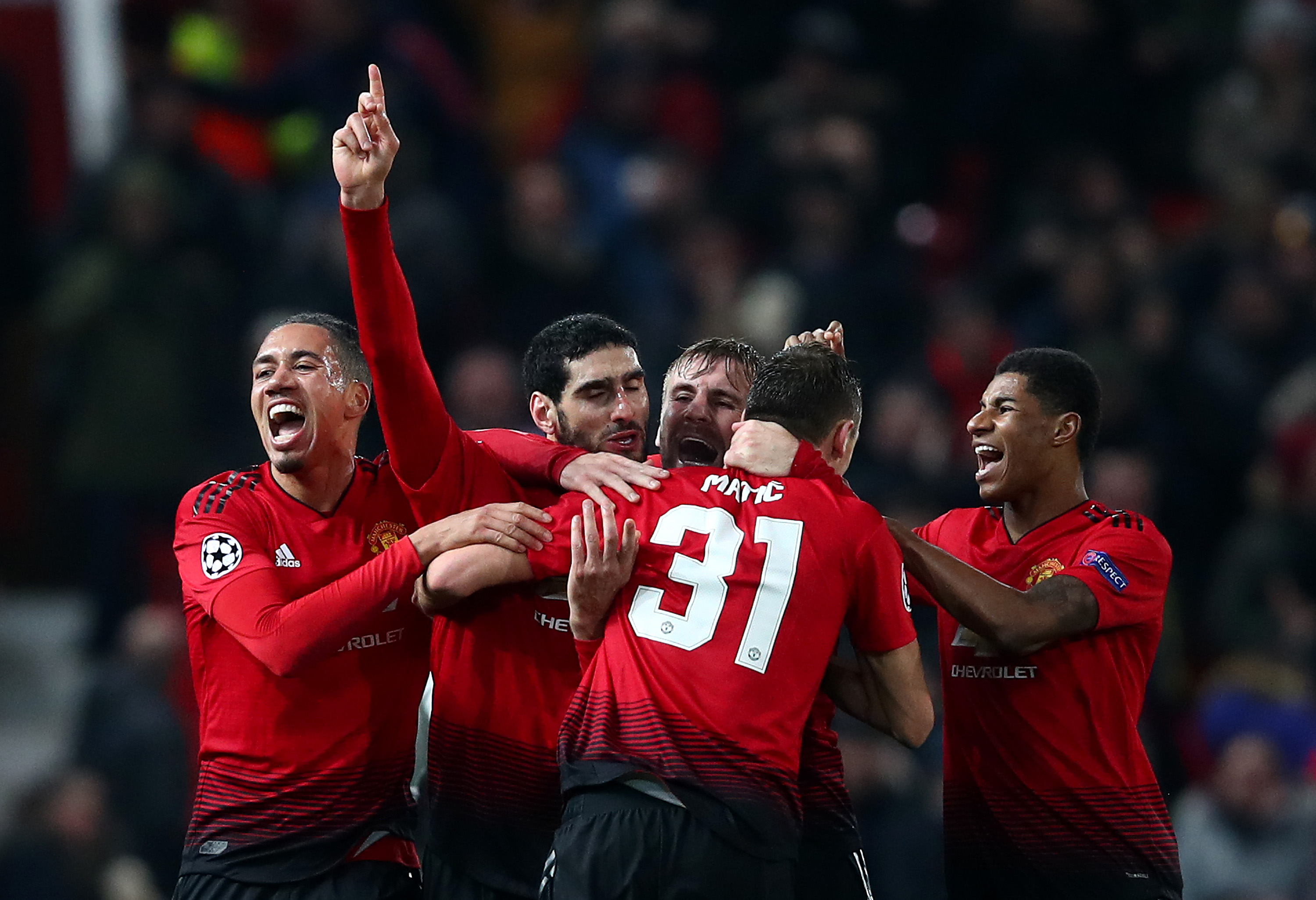MANCHESTER, ENGLAND - NOVEMBER 27:  Marouane Fellaini of Manchester United celebrates with team mates Marcus Rashford, Nemanja Matic, Luke Shaw and Chris Smalling after scoring their team's first goal during the Group H match of the UEFA Champions League between Manchester United and BSC Young Boys at Old Trafford on November 27, 2018 in Manchester, United Kingdom. (Photo by Clive Brunskill/Getty Images)