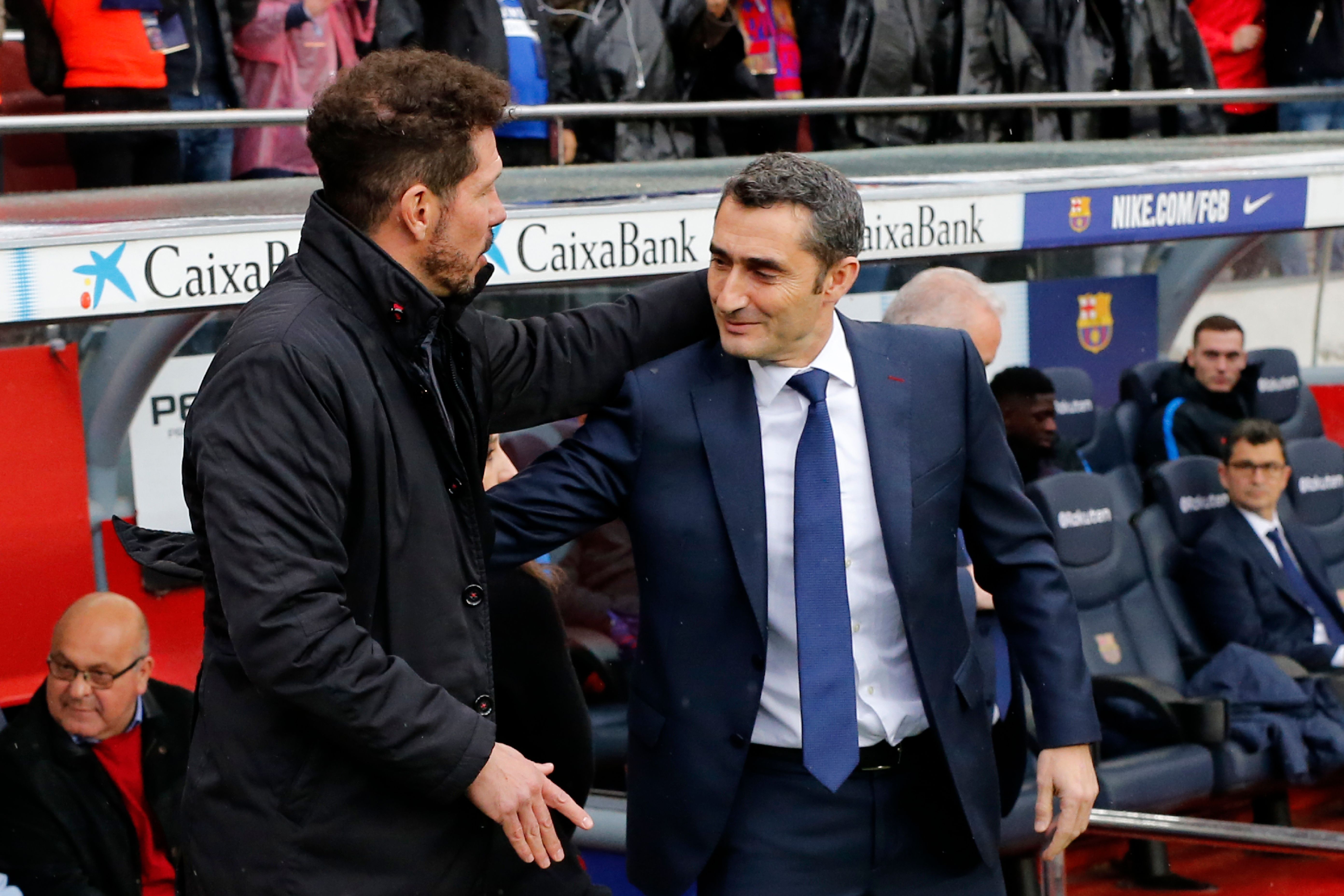 Atletico Madrid's Argentinian coach Diego Simeone (L) greets Barcelona's Spanish coach Ernesto Valverde before the Spanish league football match FC Barcelona against Club Atletico de Madrid at the Camp Nou stadium in Barcelona on March 04, 2018. / AFP PHOTO / Pau Barrena        (Photo credit should read PAU BARRENA/AFP/Getty Images)
