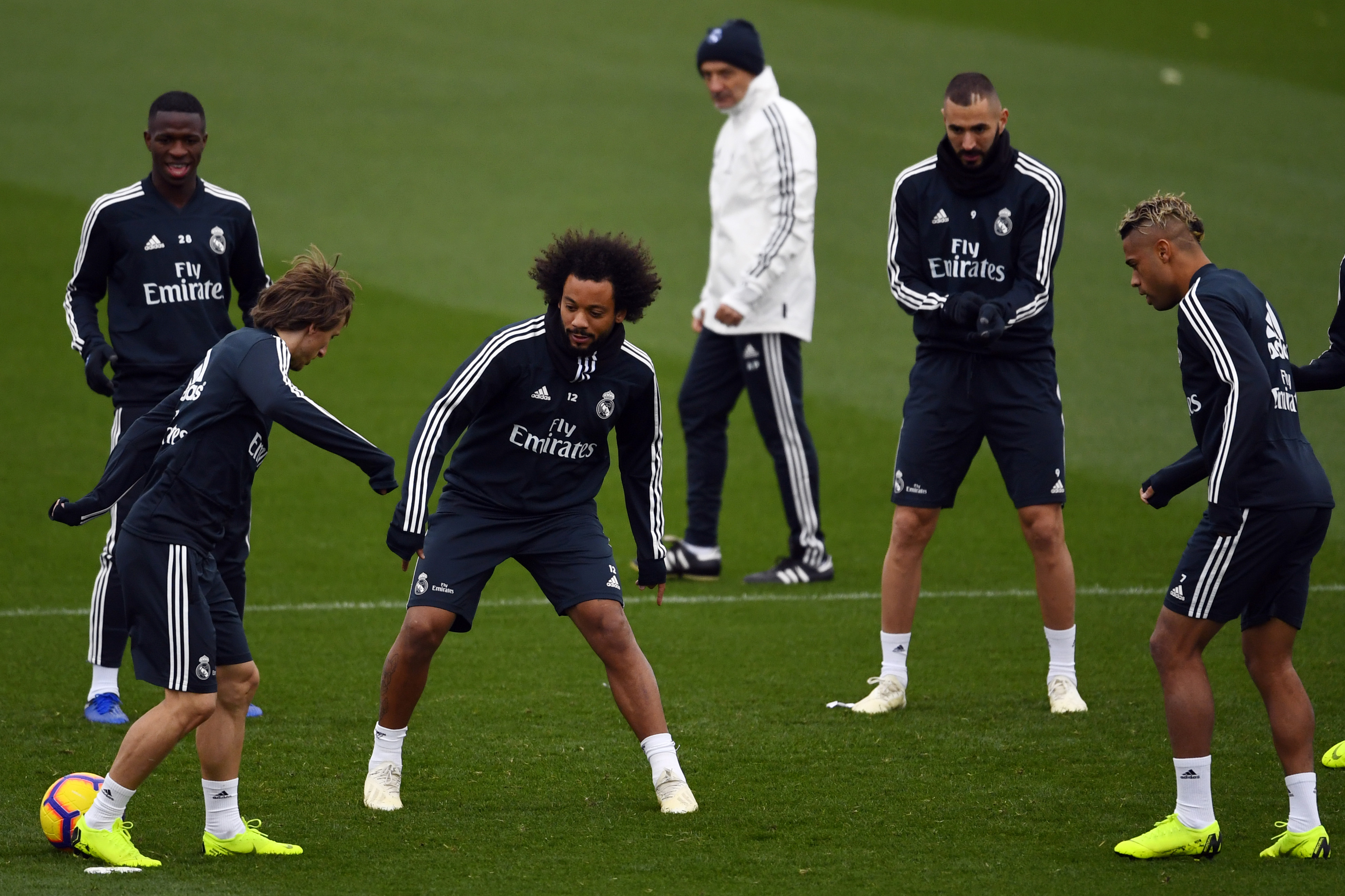 (L to R) Real Madrid's Brazilian forward Vinicius Junior, Real Madrid's Croatian midfielder Luka Modric, Real Madrid's Brazilian defender Marcelo, Real Madrid's French forward Karim Benzema and Real Madrid's Spanish-Dominican forward Mariano attend a training session at the Ciudad Real Madrid training facilities in Madrid's suburb of Valdebebas, on October 27, 2018 on the eve of the Spanish League "Clasico" football match Real Madrid CF vs FC Barcelona. (Photo by GABRIEL BOUYS / AFP)        (Photo credit should read GABRIEL BOUYS/AFP/Getty Images)