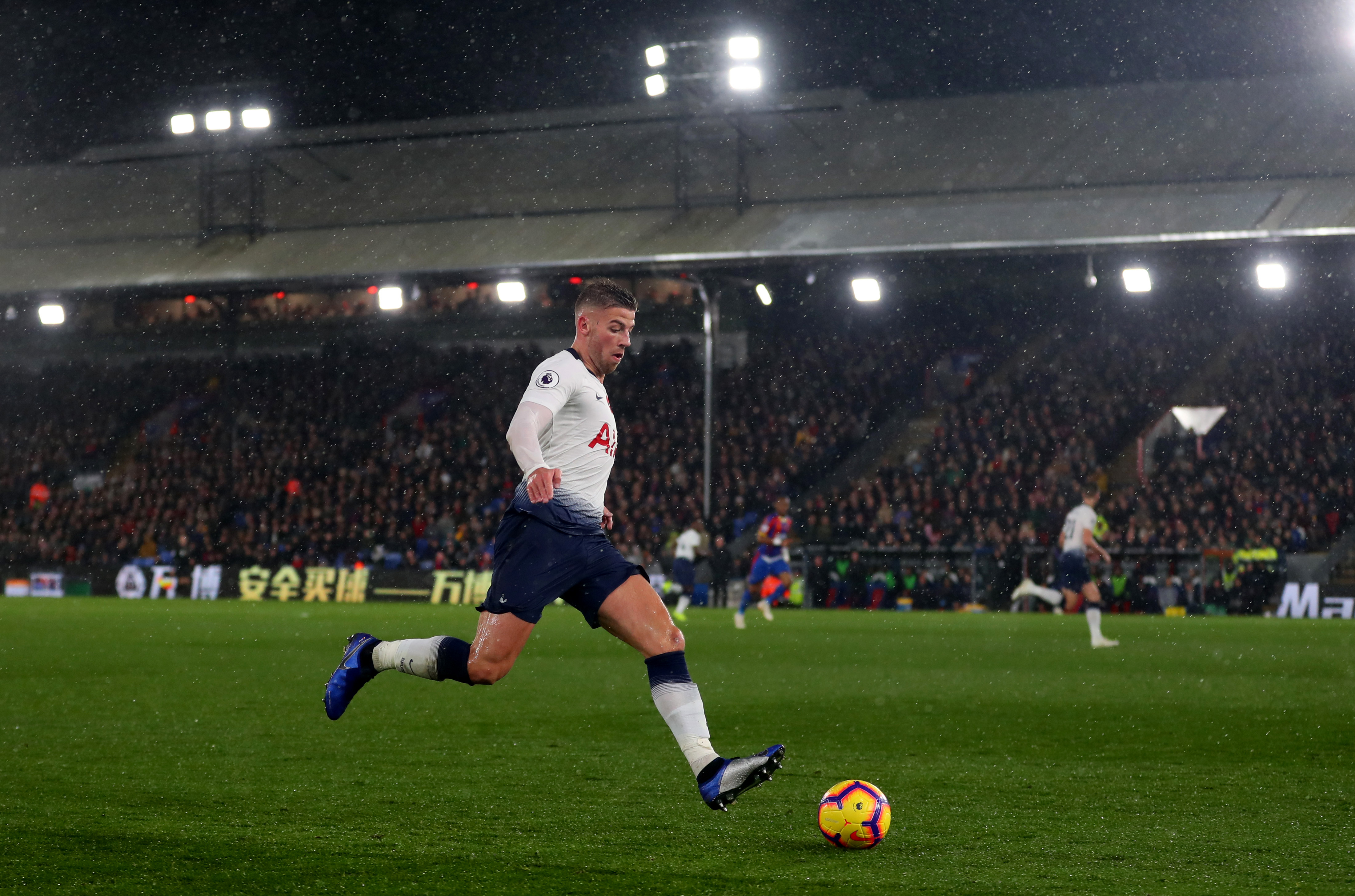 LONDON, ENGLAND - NOVEMBER 10: Toby Alderweireld of Tottenham Hotspur during the Premier League match between Crystal Palace and Tottenham Hotspur at Selhurst Park on November 10, 2018 in London, United Kingdom. (Photo by Catherine Ivill/Getty Images)