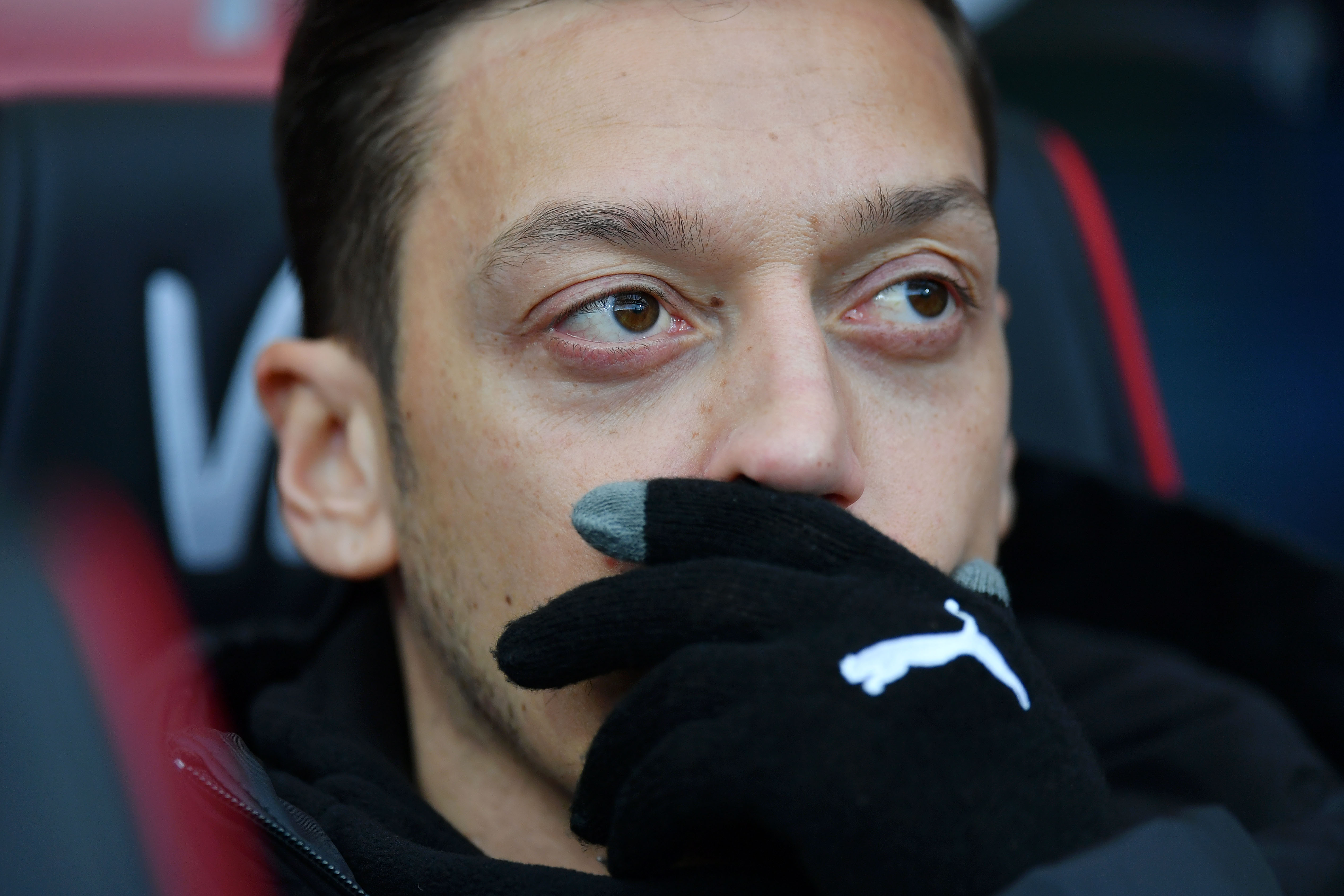 BOURNEMOUTH, ENGLAND - NOVEMBER 25:  Mesut Ozil of Arsenal looks on prior to the Premier League match between AFC Bournemouth and Arsenal FC at Vitality Stadium on November 25, 2018 in Bournemouth, United Kingdom.  (Photo by Dan Mullan/Getty Images)