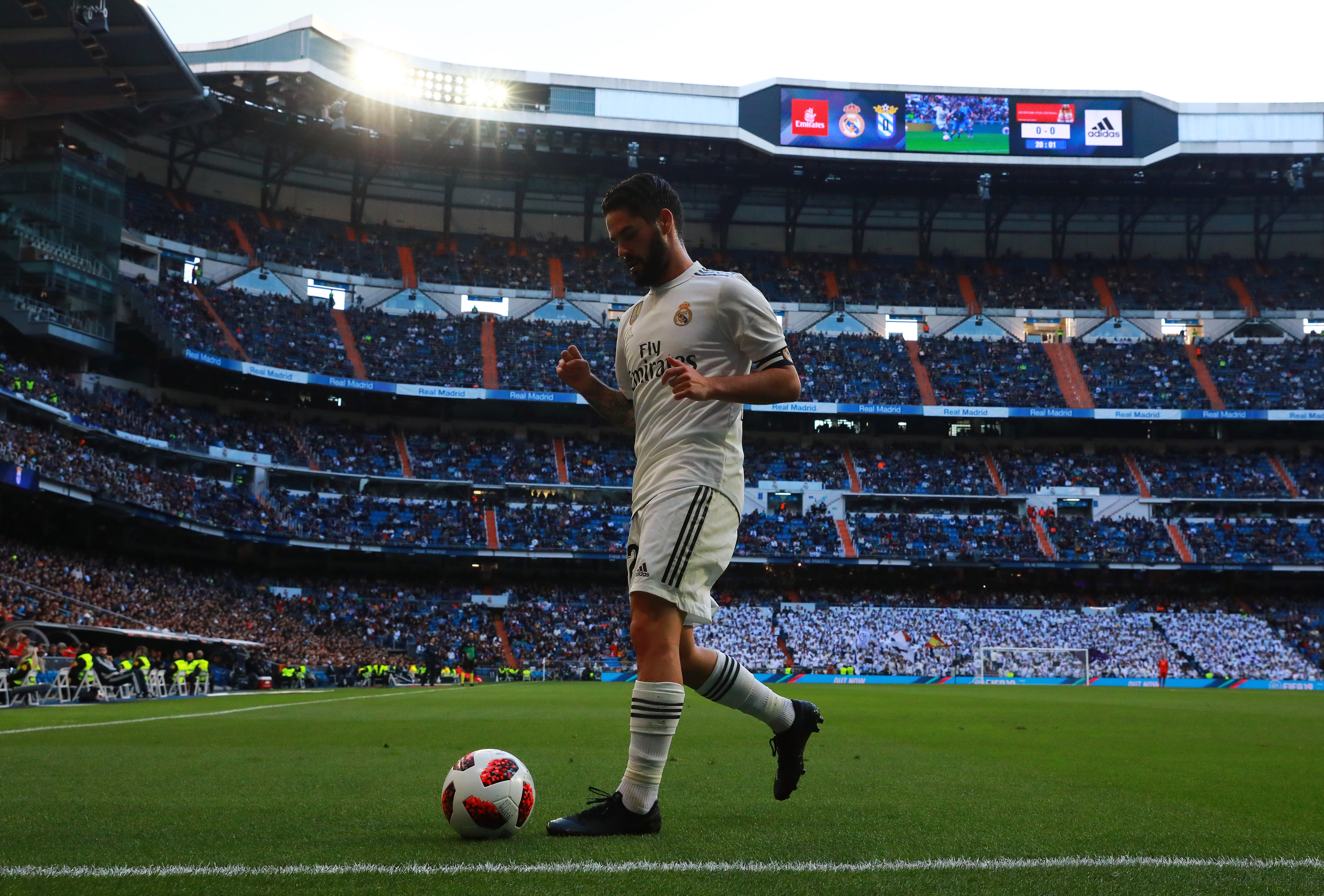 MADRID, SPAIN - DECEMBER 06:  Isco of Real Madrid prepares to take a corner during the Copa del Rey fourth round match between Real Madrid and Melilla at Estadio Bernabeu on December 6, 2018 in Madrid, Spain.  (Photo by Gonzalo Arroyo Moreno/Getty Images)