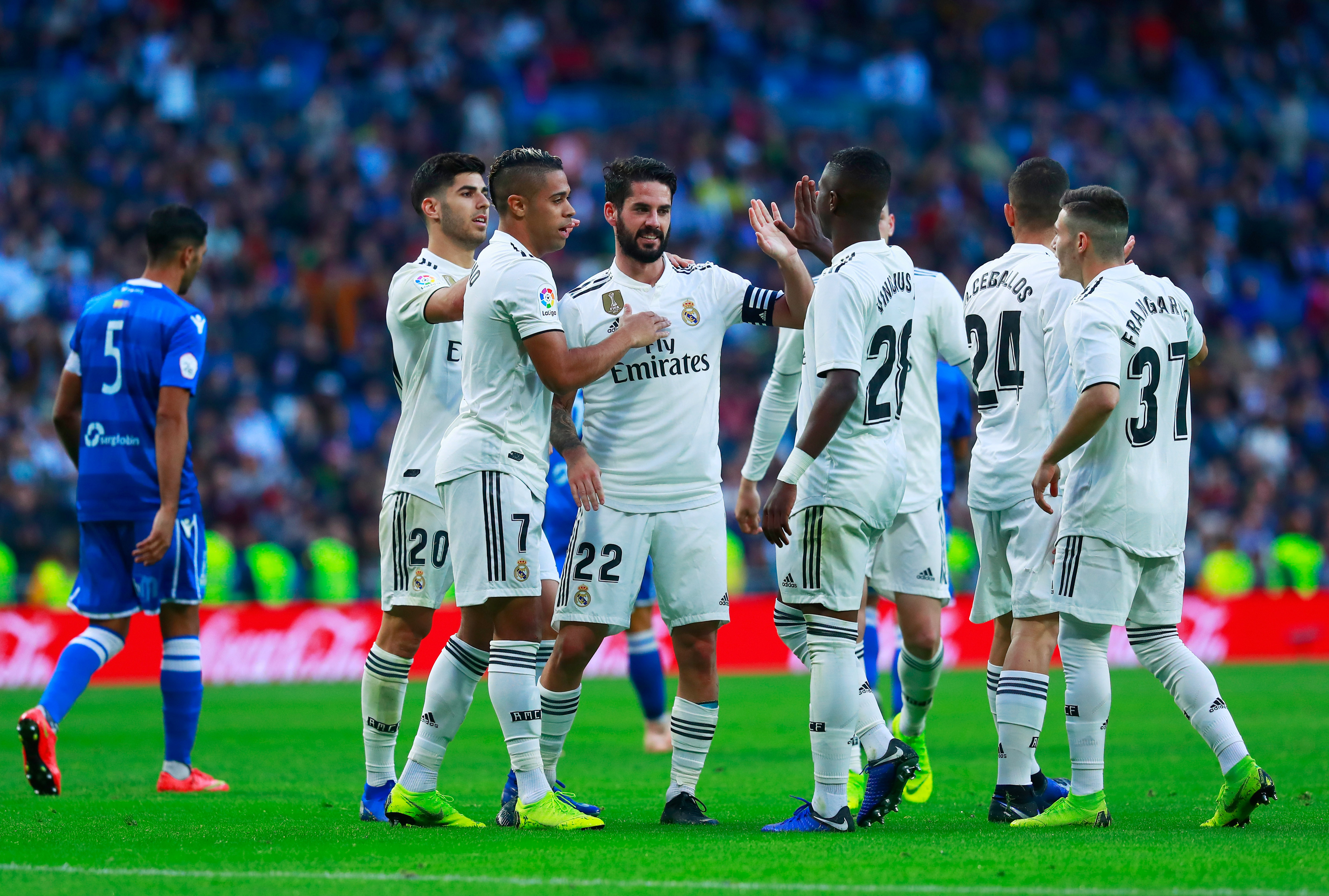 MADRID, SPAIN - DECEMBER 06:  Isco of Real Madrid (22) celebrates after scoring his team's fourth goal with team mates during the Copa del Rey fourth round match between Real Madrid and Melilla at Estadio Bernabeu on December 6, 2018 in Madrid, Spain.  (Photo by Gonzalo Arroyo Moreno/Getty Images)