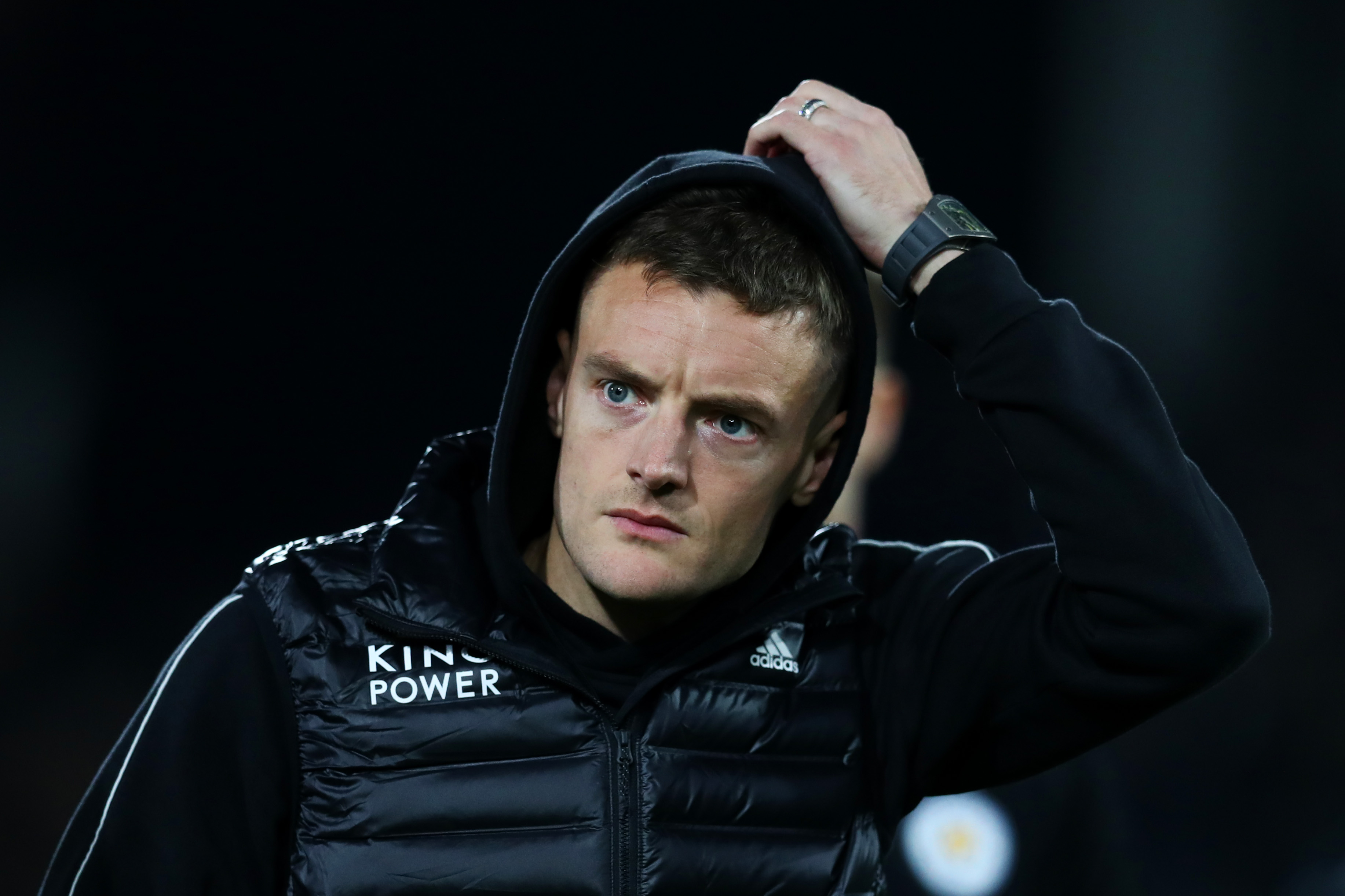 LONDON, ENGLAND - DECEMBER 05:  Jamie Vardy of Leicester City looks on as he walks to the dugout before the Premier League match between Fulham FC and Leicester City at Craven Cottage on December 05, 2018 in London, United Kingdom. (Photo by Dan Istitene/Getty Images)