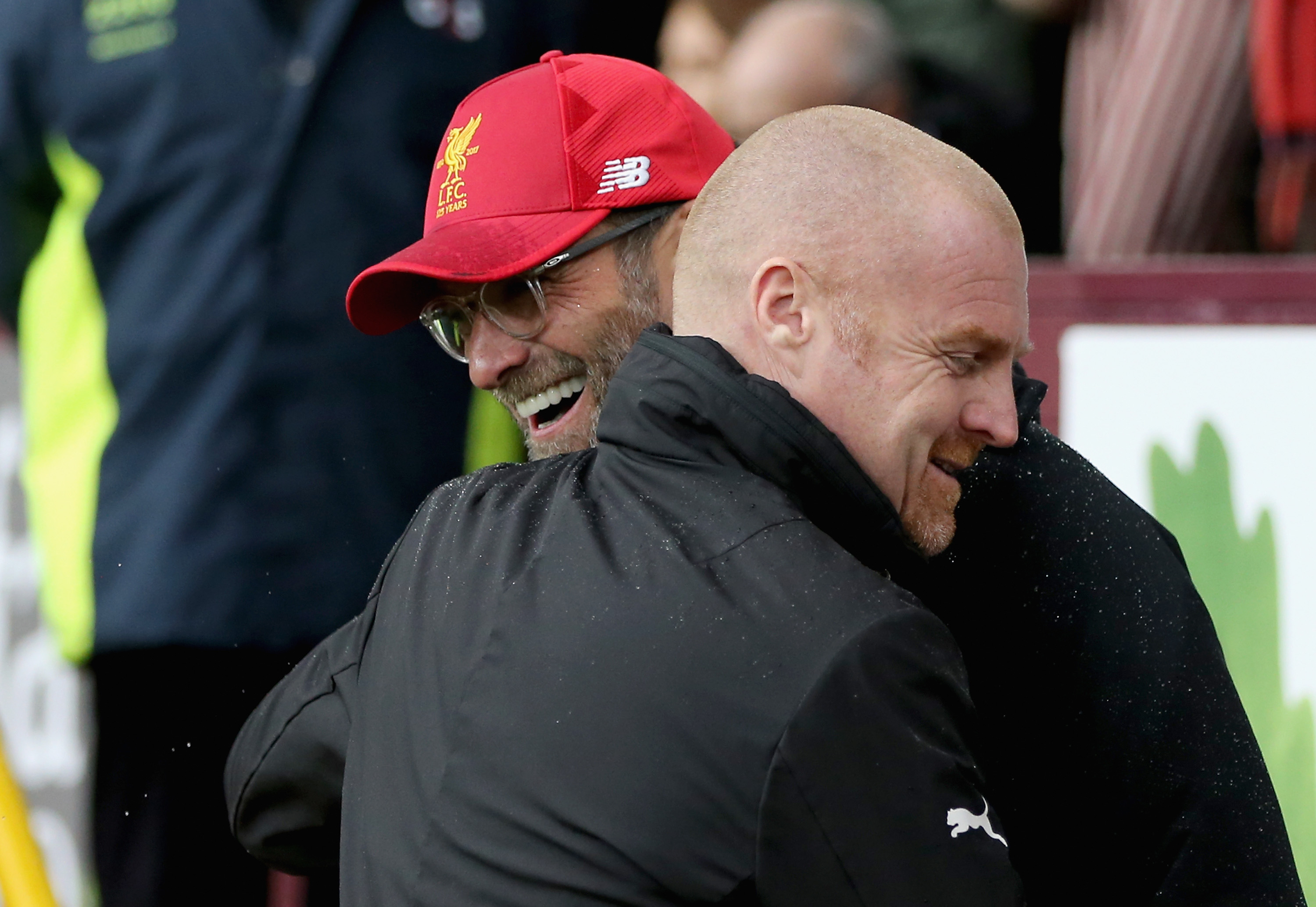 BURNLEY, ENGLAND - JANUARY 01:  Sean Dyche, Manager of Burnley and Jurgen Klopp, Manager of Liverpool embrace prior to the Premier League match between Burnley and Liverpool at Turf Moor on January 1, 2018 in Burnley, England.  (Photo by Nigel Roddis/Getty Images)