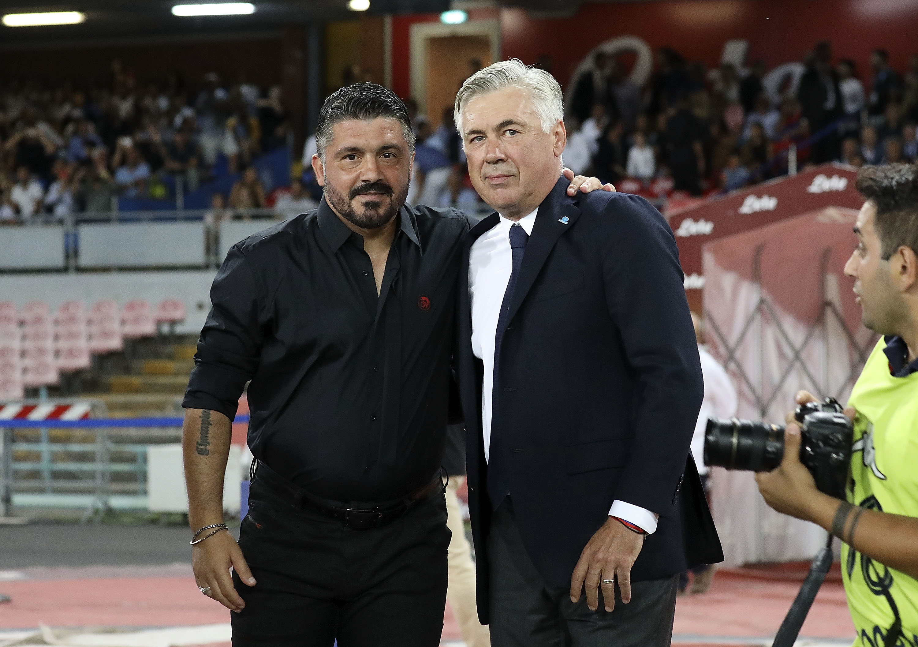 NAPLES, ITALY - AUGUST 25:  Coach of SSC Napoli Carlo Ancelotti greets coach of AC Milan Gennaro Gattuso before the serie A match between SSC Napoli and AC Milan at Stadio San Paolo on August 25, 2018 in Naples, Italy.  (Photo by Francesco Pecoraro/Getty Images)