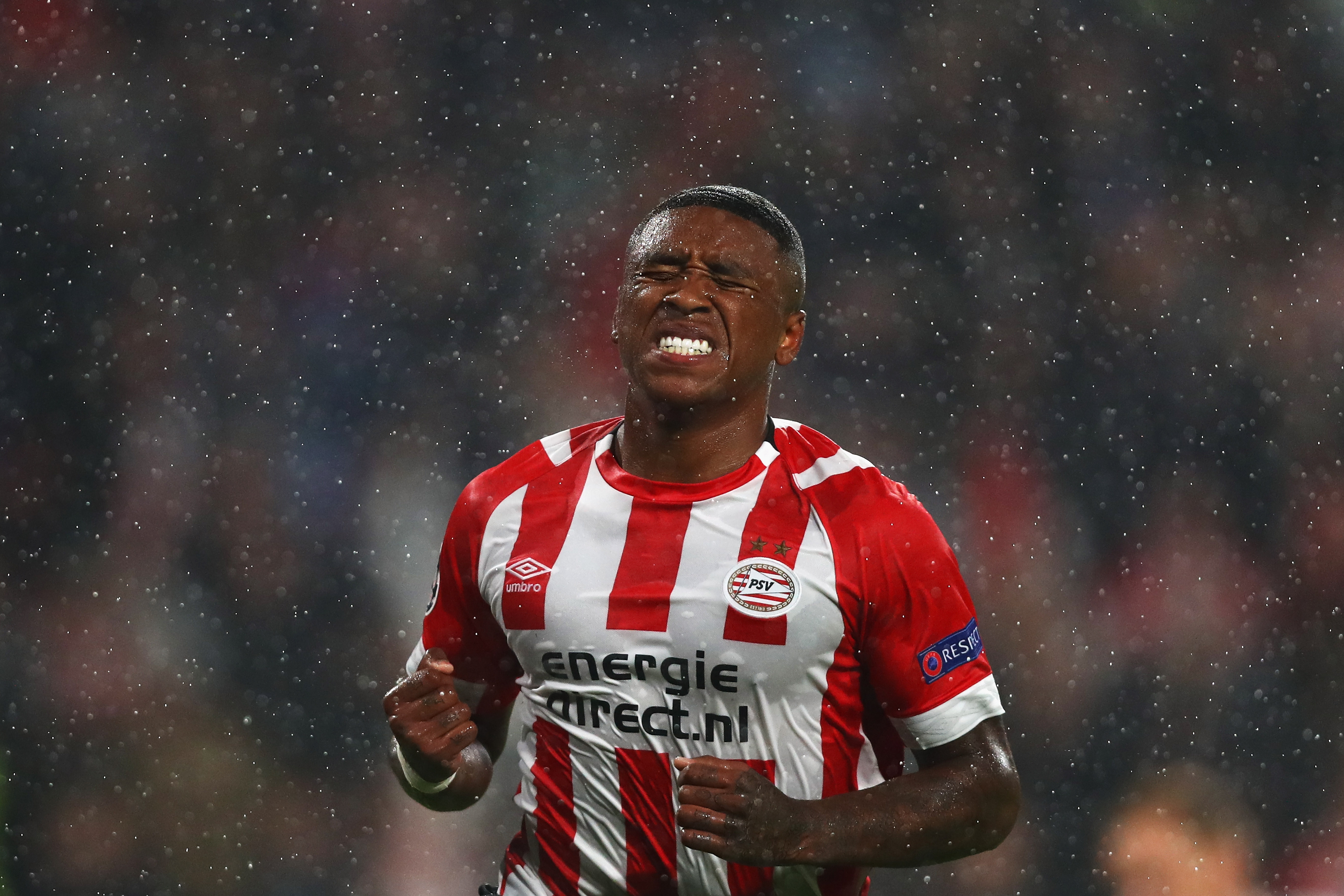 EINDHOVEN, NETHERLANDS - AUGUST 29:  Steven Bergwijn of PSV celebrates scoring his teams first goal of the game during the UEFA Champions League Play-offs , 2nd leg match between PSV and FC BATE Borisov at Phillips Stadium on August 29, 2018 in Eindhoven, Netherlands.  (Photo by Dean Mouhtaropoulos/Getty Images)