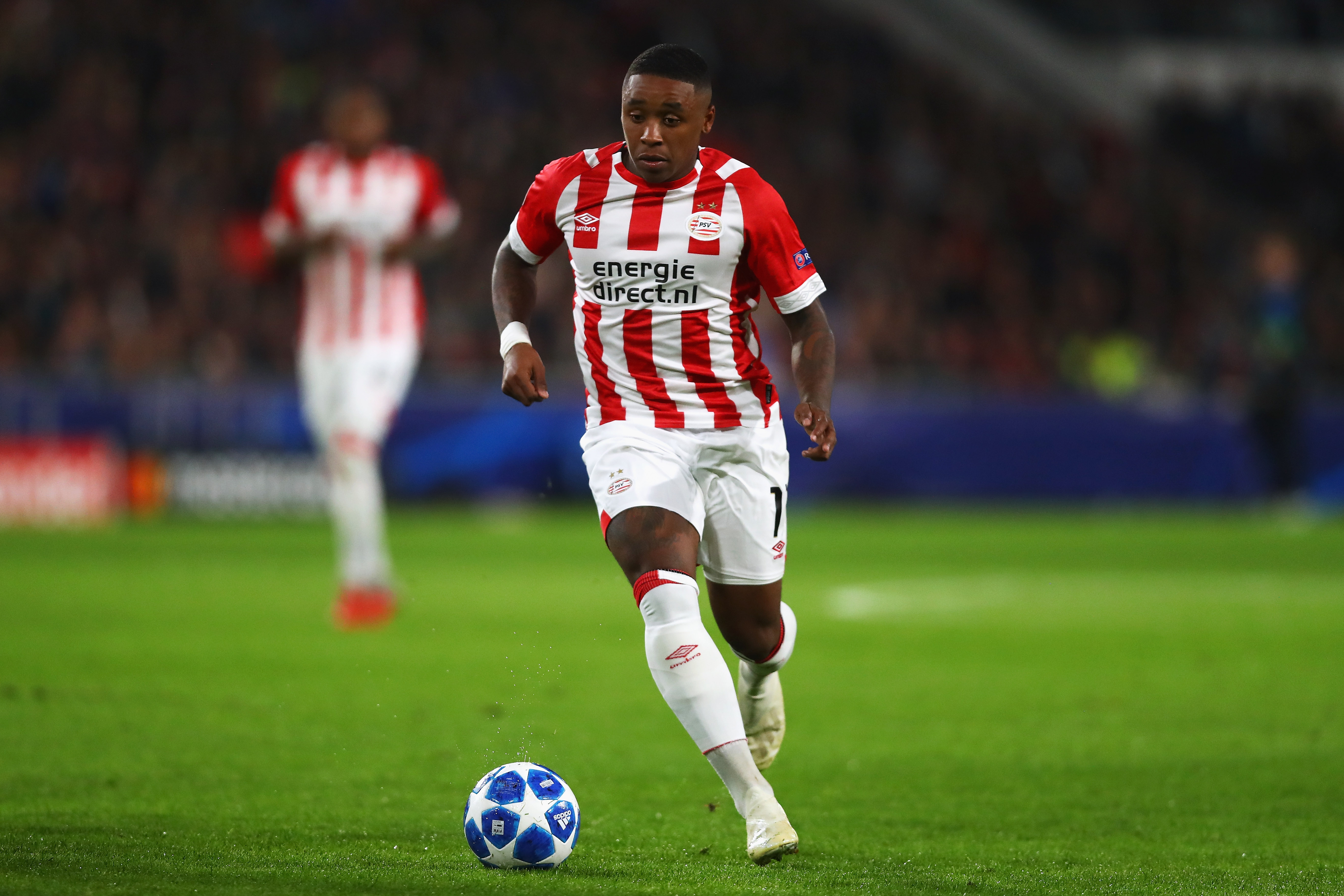 EINDHOVEN, NETHERLANDS - OCTOBER 03:  Steven Bergwijn of PSV in action during the Group B match of the UEFA Champions League between PSV and FC Internazionale at Philips Stadion on October 3, 2018 in Eindhoven, Netherlands.  (Photo by Dean Mouhtaropoulos/Getty Images)