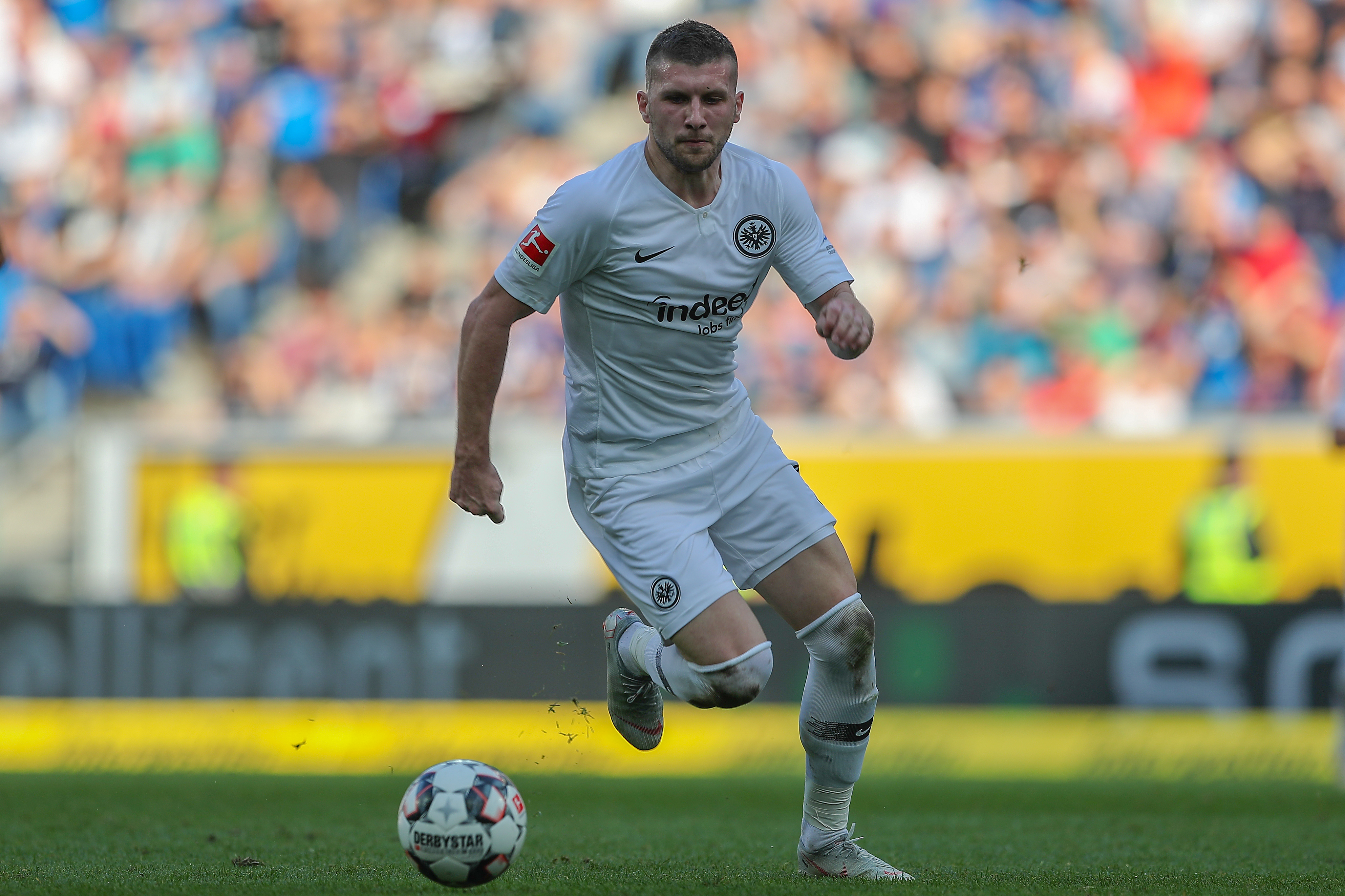 SINSHEIM, GERMANY - OCTOBER 07:Ante Rebic of Eintracht Frankfurt in action  during the Bundesliga match between TSG 1899 Hoffenheim and Eintracht Frankfurt at Wirsol Rhein-Neckar-Arena on October 7, 2018 in Sinsheim, Germany. (Photo by Christian Kaspar-Bartke/Bongarts/Getty Images)