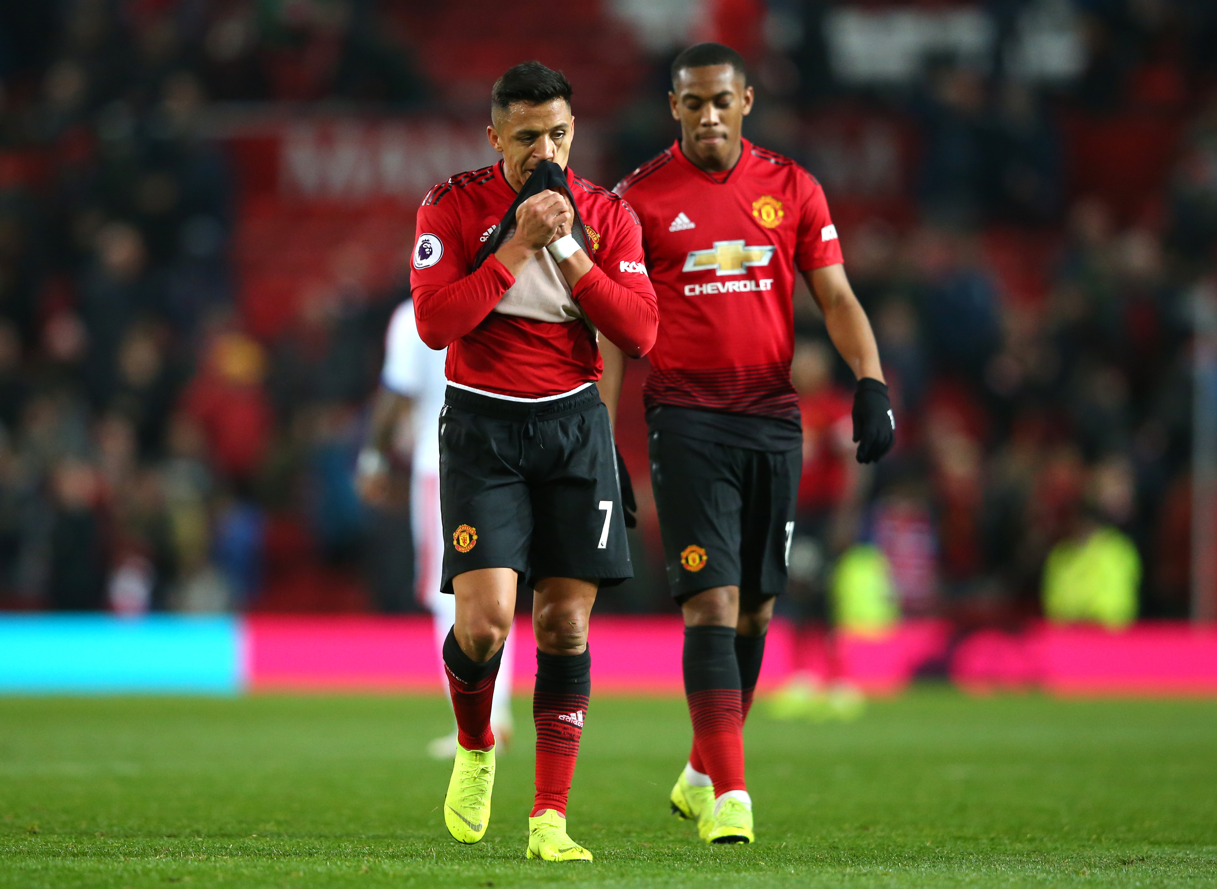 MANCHESTER, ENGLAND - NOVEMBER 24:  Alexis Sanchez and Anthony Martial of Manchester United look dejected following the Premier League match between Manchester United and Crystal Palace at Old Trafford on November 24, 2018 in Manchester, United Kingdom.  (Photo by Alex Livesey/Getty Images)