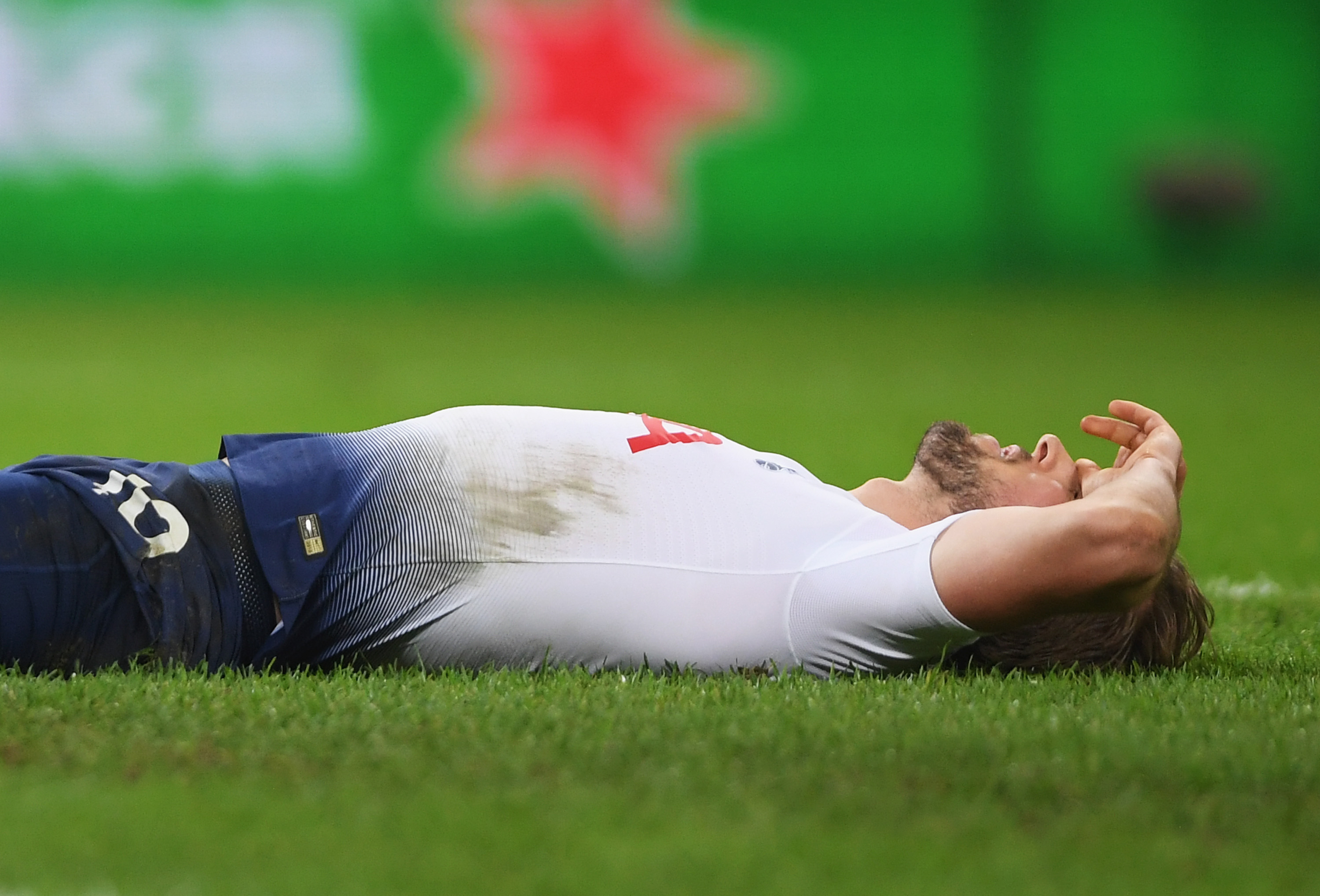 LONDON, ENGLAND - JANUARY 13:  Harry Kane of Tottenham Hotspur reacts as he fails to connect with the ball during the Premier League match between Tottenham Hotspur and Manchester United at Wembley Stadium on January 13, 2019 in London, United Kingdom.  (Photo by Mike Hewitt/Getty Images)