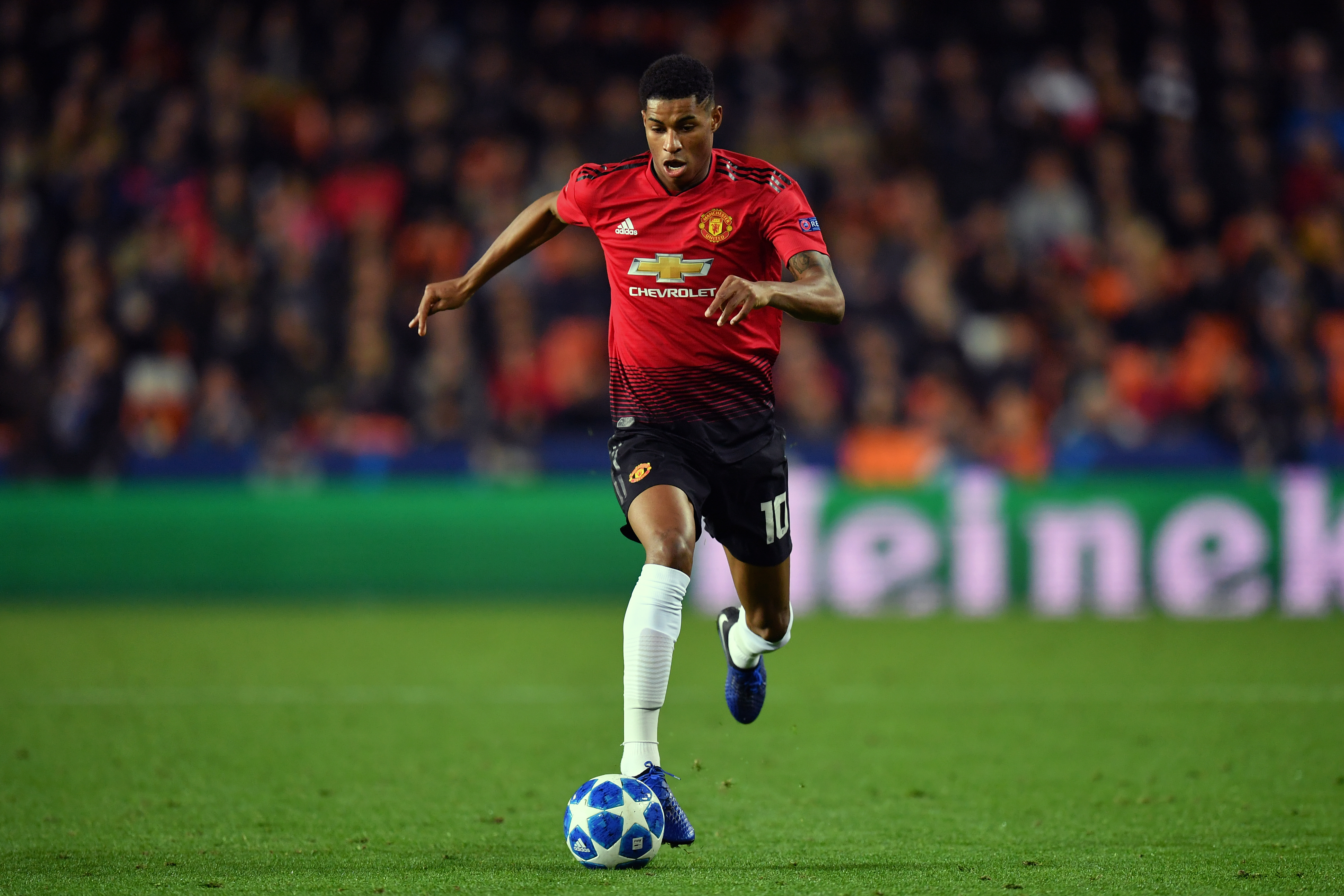 VALENCIA, SPAIN - DECEMBER 12:  Marcus Rashford of Manchester United controls the ball during the UEFA Champions League Group H match between Valencia and Manchester United at Estadio Mestalla on December 12, 2018 in Valencia, Spain. (Photo by Dan Mullan/Getty Images)