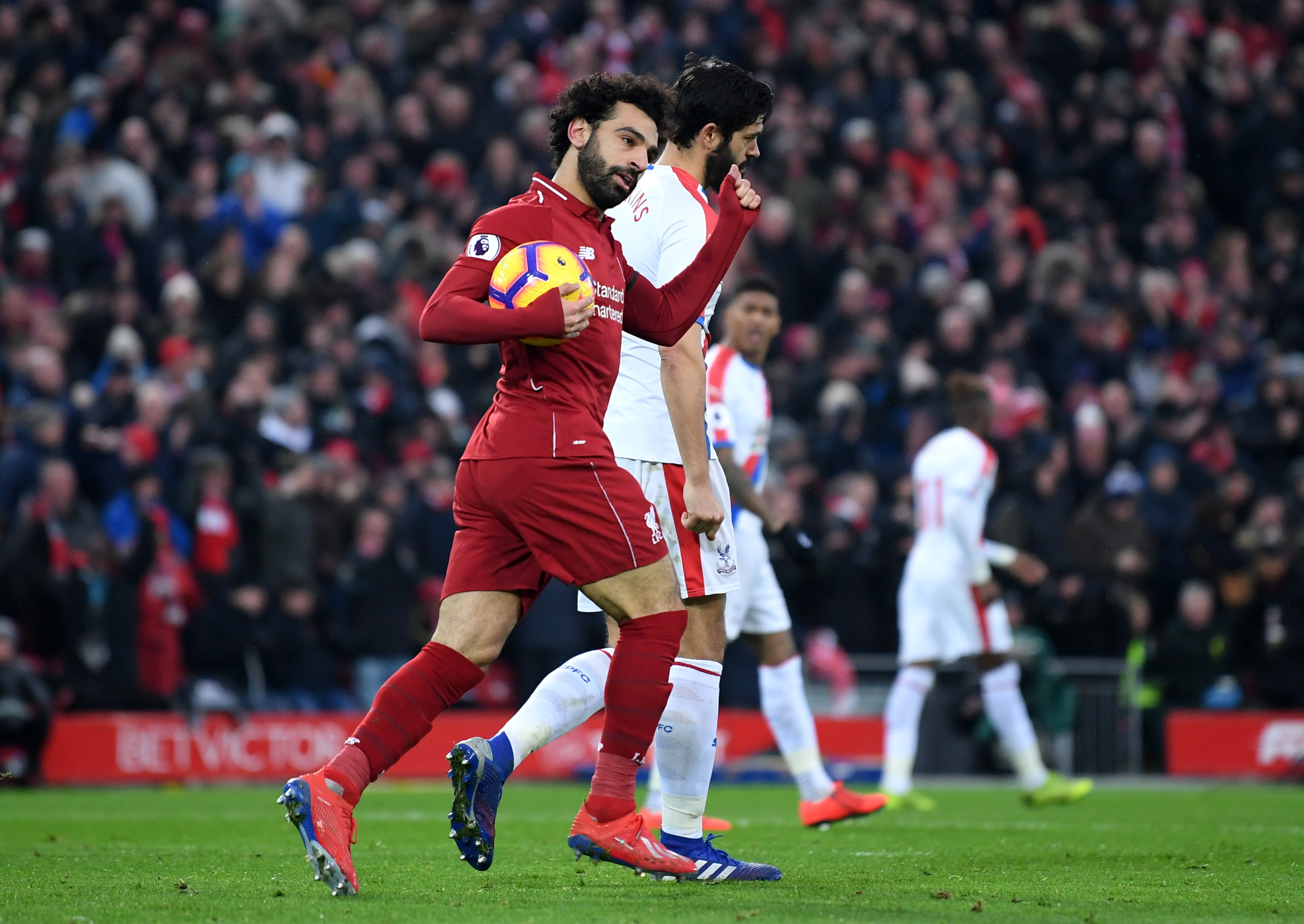 Salah to the rescue (Photo by Laurence Griffiths/Getty Images)