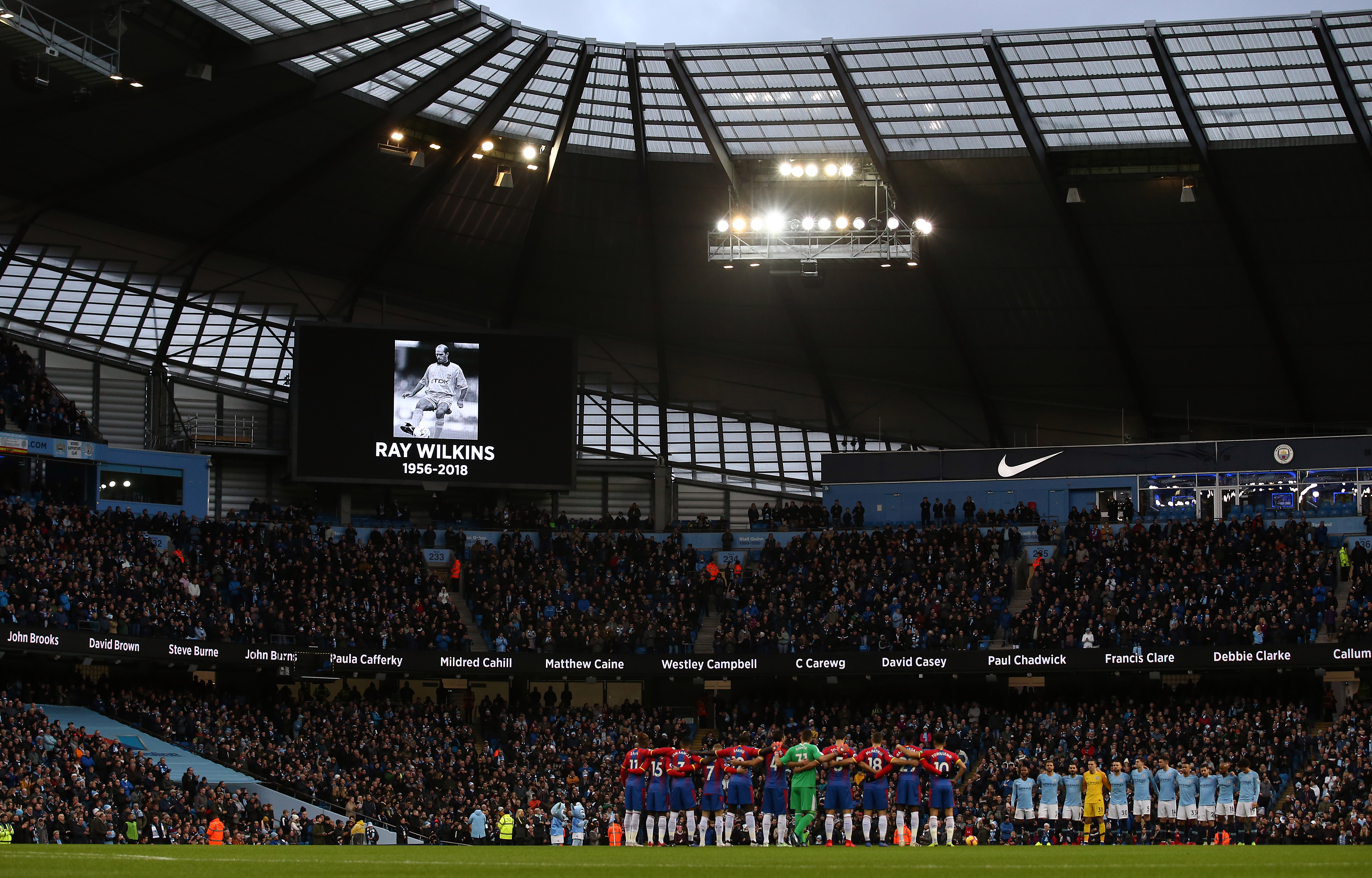 MANCHESTER, ENGLAND - DECEMBER 22: Players observe a minute silence during the Premier League match between Manchester City and Crystal Palace at Etihad Stadium on December 22, 2018 in Manchester, United Kingdom. (Photo by Jan Kruger/Getty Images)