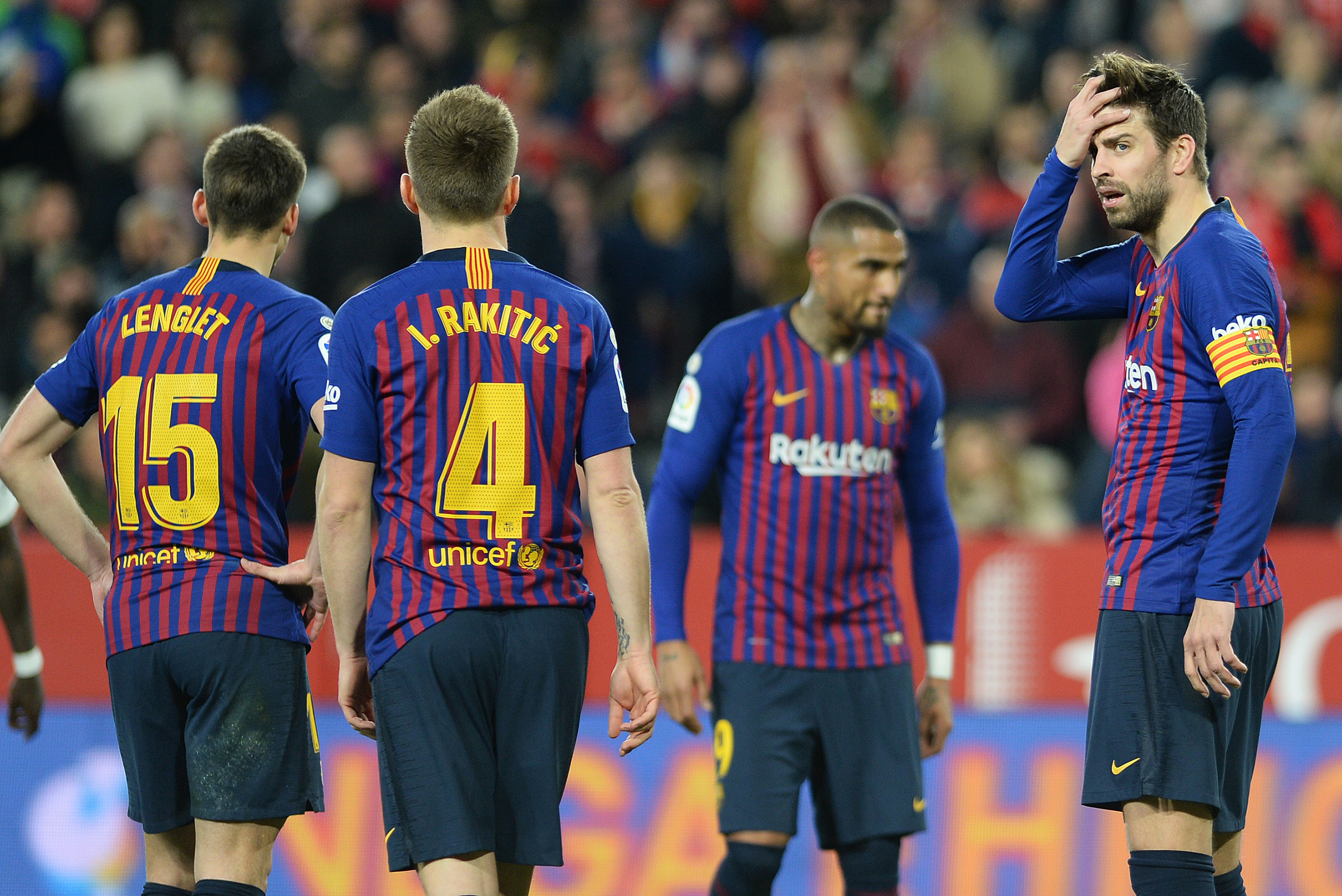 Barcelona's Spanish defender Gerard Pique (R) reacts to Sevilla's goal  during the Spanish Copa del Rey (King's Cup) quarter-final first leg football match between Sevilla FC and FC Barcelona at the Ramon Sanchez Pizjuan stadium in Seville on January 23, 2019. (Photo by CRISTINA QUICLER / AFP)        (Photo credit should read CRISTINA QUICLER/AFP/Getty Images)