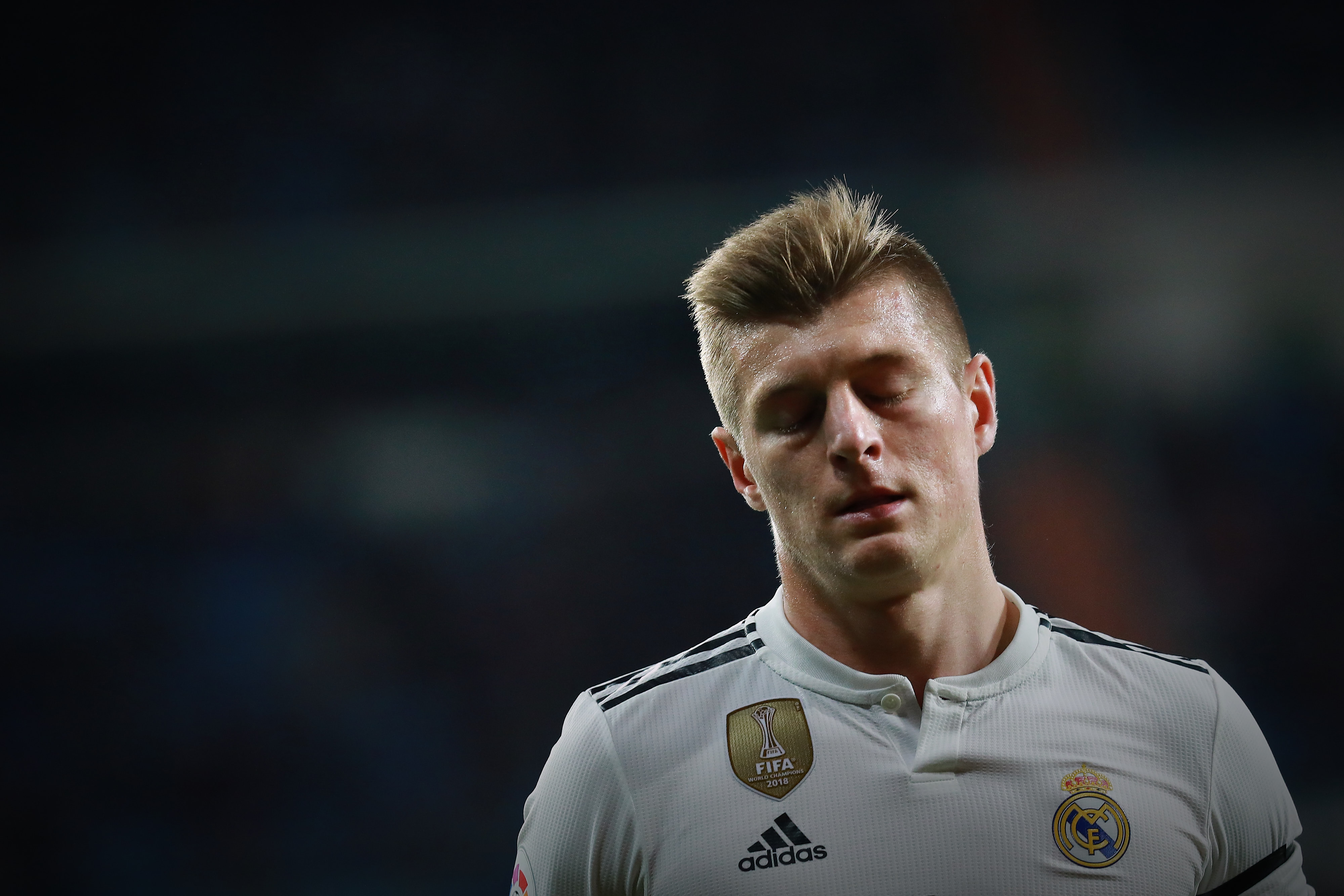 MADRID, SPAIN - JANUARY 06:  Toni Kroos of Real Madrid CF reacts during the La Liga match between Real Madrid CF and Real Sociedad de Futbol at Estadio Santiago Bernabeu on January 06, 2019 in Madrid, Spain. (Photo by Gonzalo Arroyo Moreno/Getty Images)