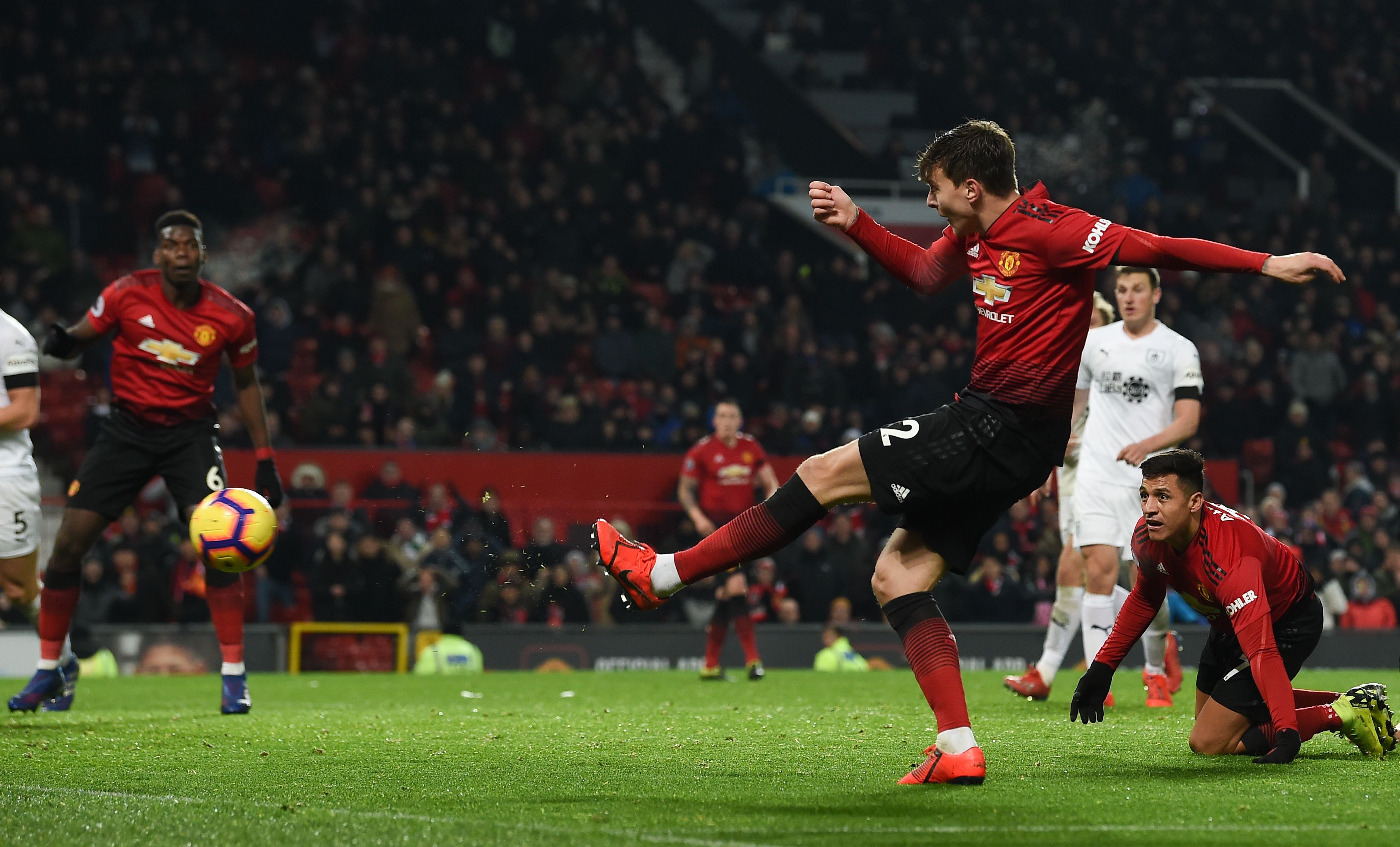 Manchester United's Swedish defender Victor Lindelof (R) shoots to score their second goal to equalise 2-2 during the English Premier League football match between Manchester United and Burnley at Old Trafford in Manchester, north west England, on January 29, 2019. (Photo by Paul ELLIS / AFP) / RESTRICTED TO EDITORIAL USE. No use with unauthorized audio, video, data, fixture lists, club/league logos or 'live' services. Online in-match use limited to 120 images. An additional 40 images may be used in extra time. No video emulation. Social media in-match use limited to 120 images. An additional 40 images may be used in extra time. No use in betting publications, games or single club/league/player publications. /         (Photo credit should read PAUL ELLIS/AFP/Getty Images)