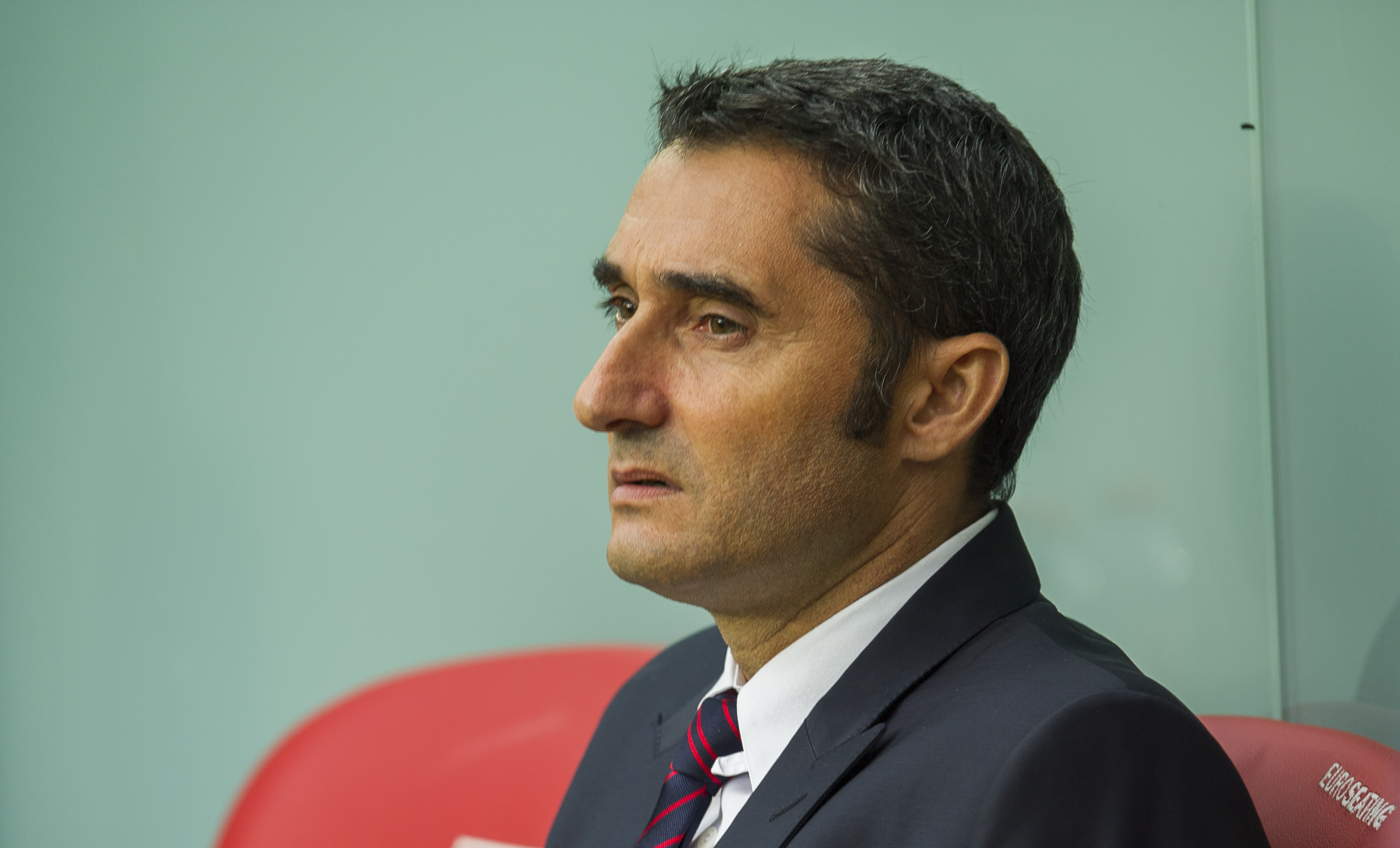 BILBAO, SPAIN - AUGUST 30:  Head coach Ernesto Valverde of Athletic Club Bilbao looks on prior to the start the la Liga match between Athletic Club and Levante UD at San Mames Stadium on August 30, 2014 in Bilbao, Spain.  (Photo by Juan Manuel Serrano Arce/Getty Images)