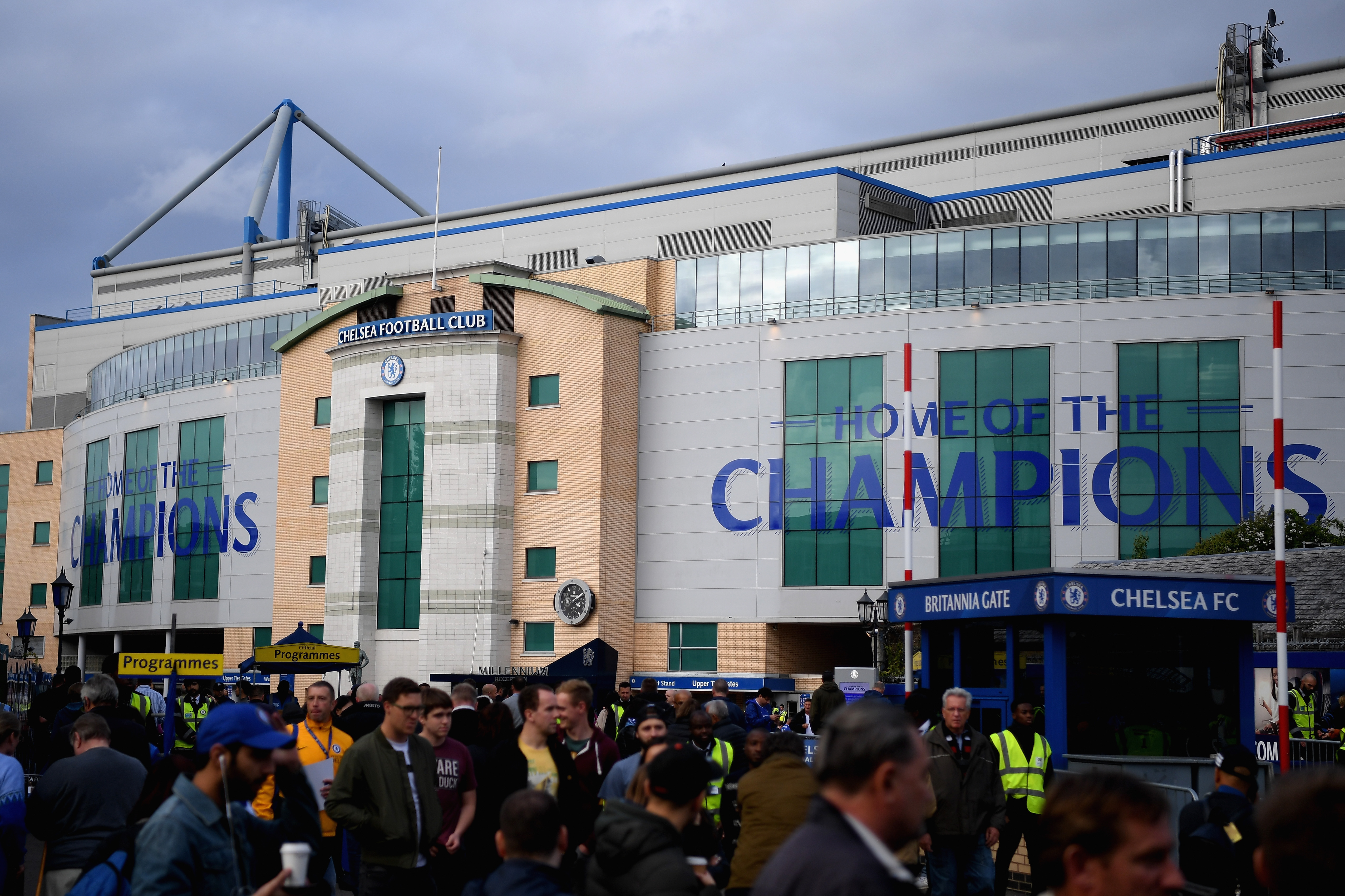 LONDON, ENGLAND - SEPTEMBER 30:  Chelsea supporters arrive at the stadium prior to the Premier League match between Chelsea and Manchester City at Stamford Bridge on September 30, 2017 in London, England.  (Photo by Mike Hewitt/Getty Images)