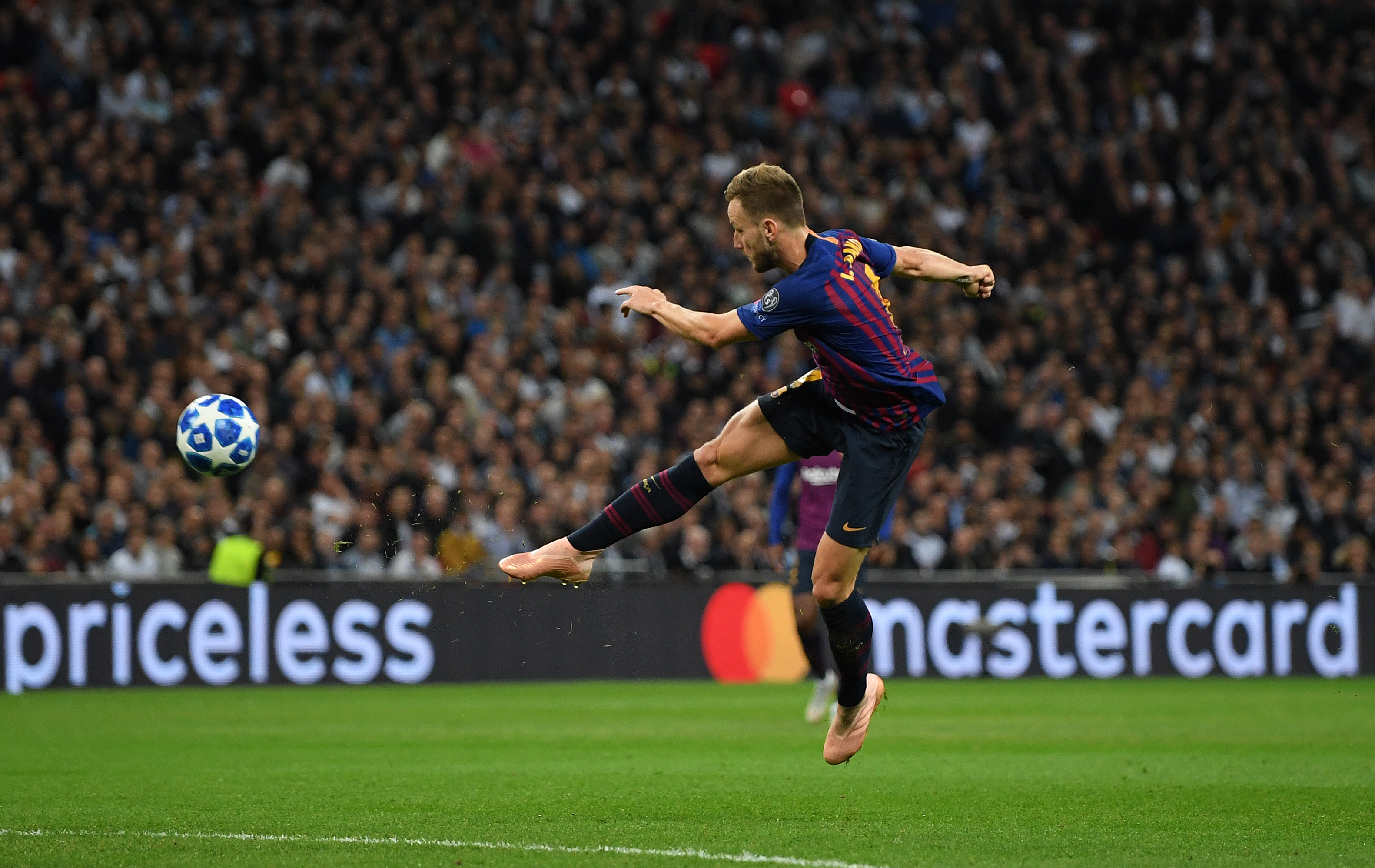 LONDON, ENGLAND - OCTOBER 03:  Ivan Rakitic of Barcelona scores his team's second goal during the Group B match of the UEFA Champions League between Tottenham Hotspur and FC Barcelona at Wembley Stadium on October 03, 2018 in London, United Kingdom. (Photo by Shaun Botterill/Getty Images)