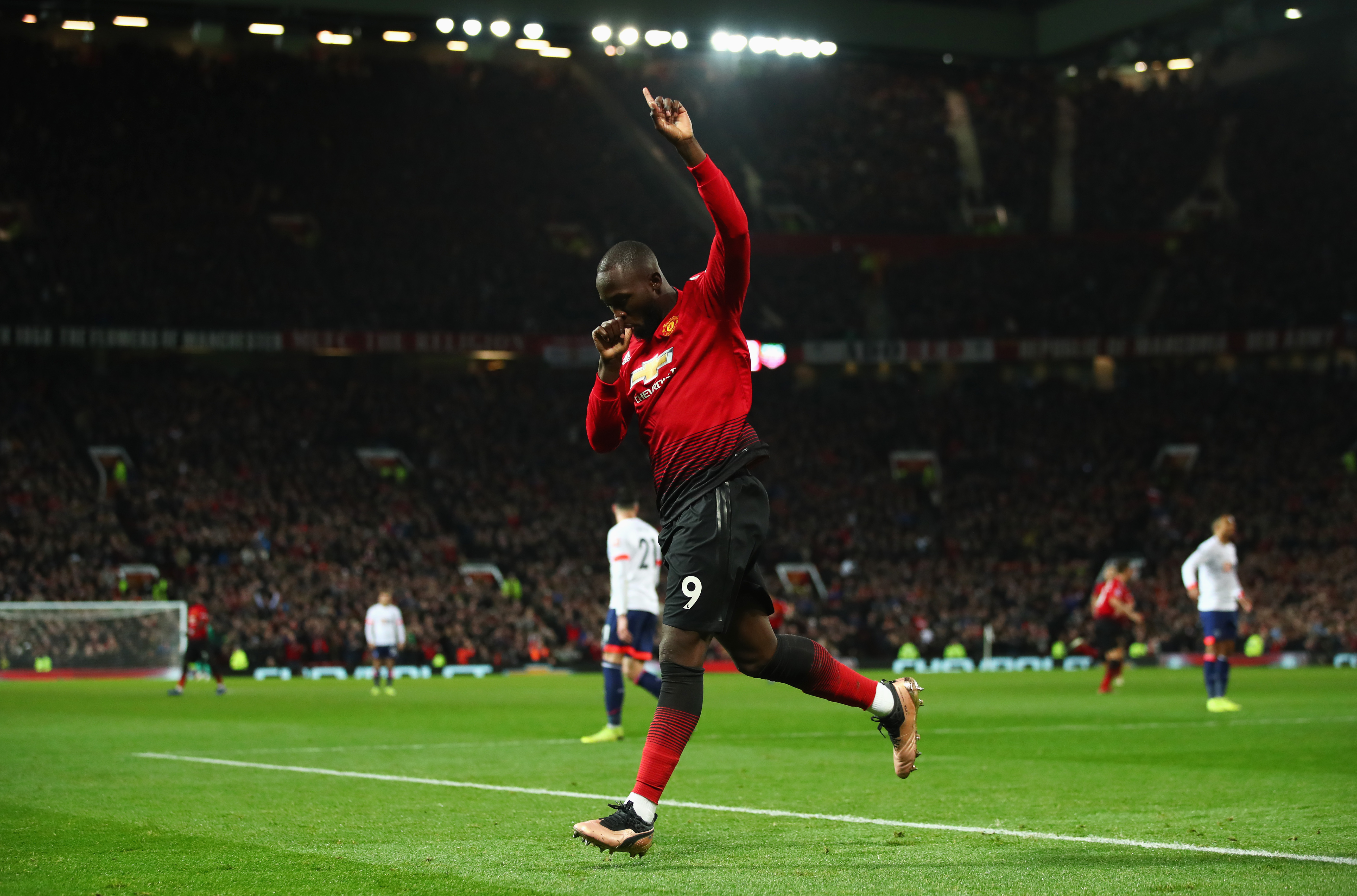 MANCHESTER, ENGLAND - DECEMBER 30:  Romelu Lukaku of Manchester United celebrates after scoring his team's fourth goal during the Premier League match between Manchester United and AFC Bournemouth at Old Trafford on December 30, 2018 in Manchester, United Kingdom.  (Photo by Clive Brunskill/Getty Images)