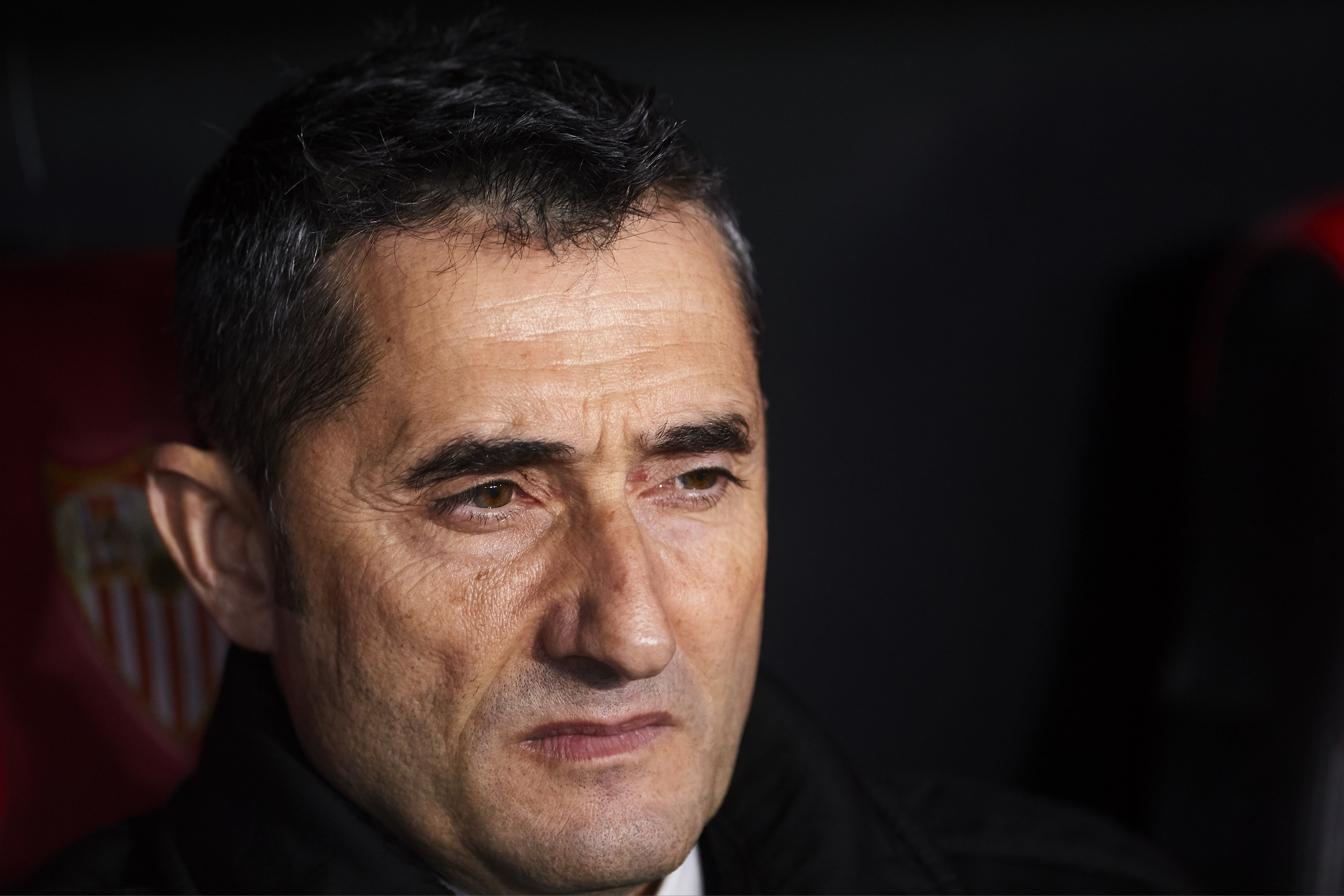 SEVILLE, SPAIN - JANUARY 23: Head coach Ernesto Valverde of FC Barcelona looks on prior to the start the Copa del Quarter Final match between Sevilla FC and FC Barcelona at Estadio Ramon Sanchez Pizjuan on January 23, 2019 in Seville, Spain. (Photo by Aitor Alcalde/Getty Images)