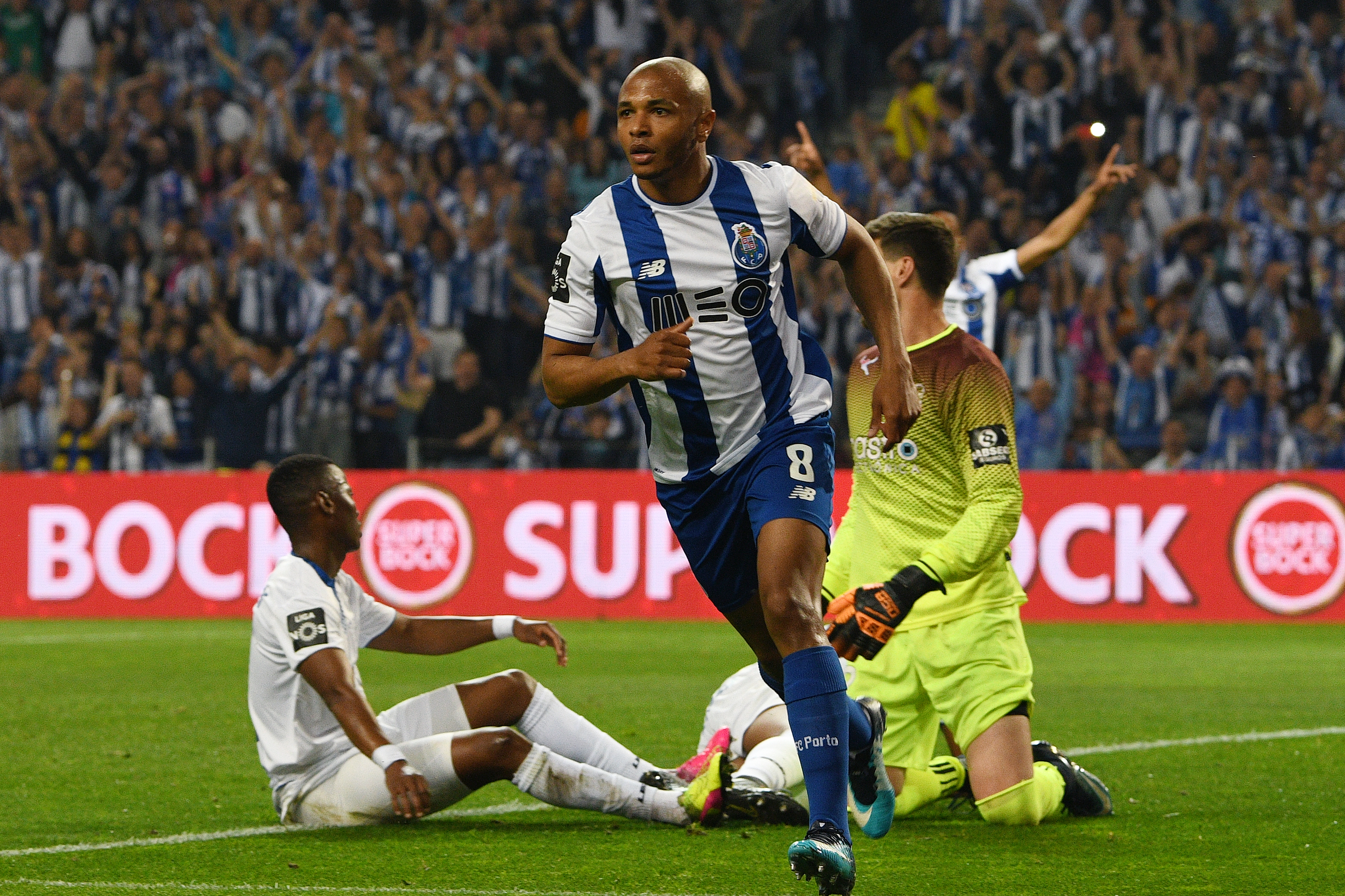 PORTO, PORTUGAL - MAY 06: Yacine Brahimi of FC Porto scores the second goal during the Primeira Liga match between FC Porto and Feirense at Estadio do Dragao on May 6, 2018 in Porto, Portugal. (Photo by Octavio Passos/Getty Images)