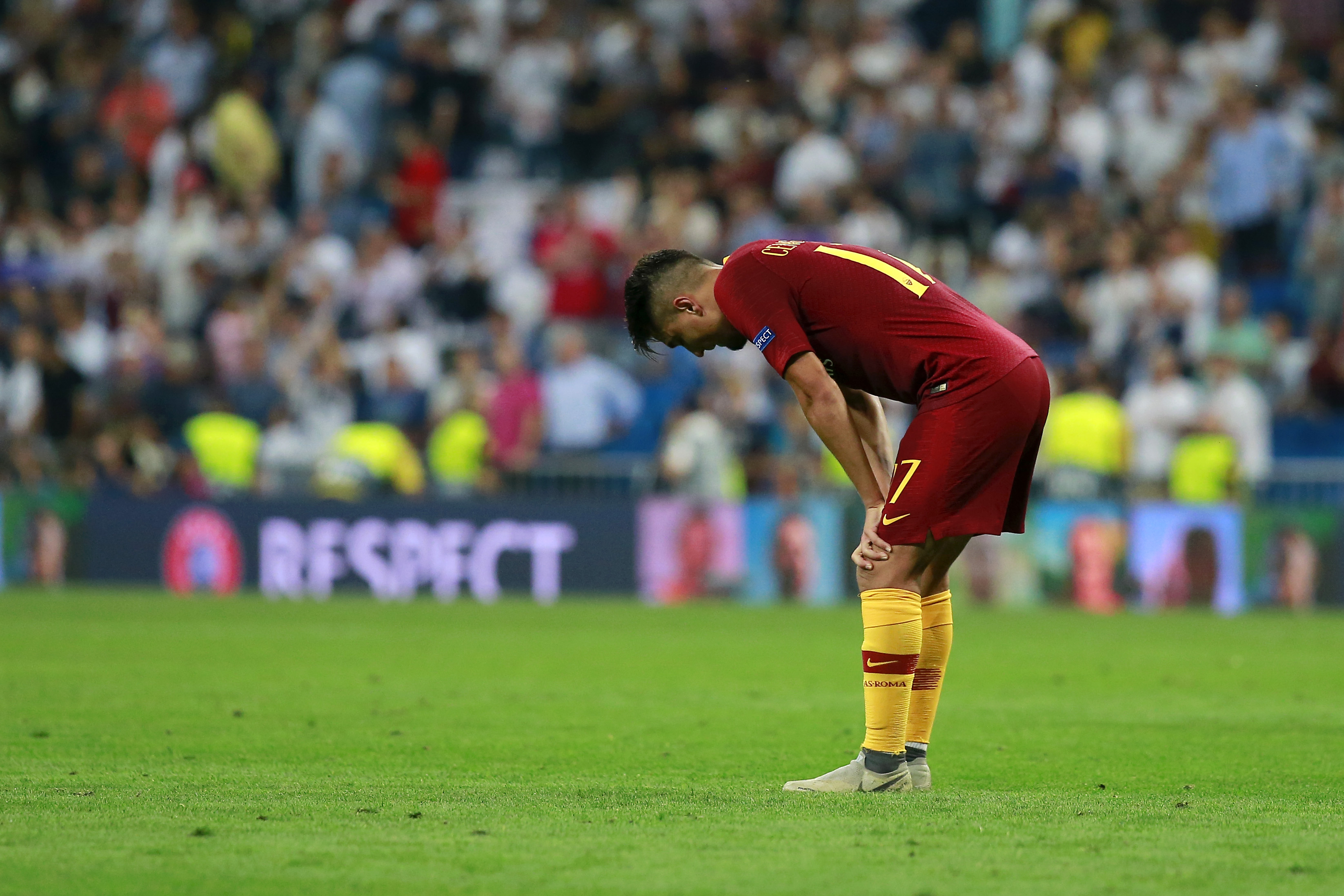 MADRID, SPAIN - SEPTEMBER 19:  Cengiz Under of AS Roma looks dejected after the Group G match of the UEFA Champions League between Real Madrid  and AS Roma at Bernabeu on September 19, 2018 in Madrid, Spain.  (Photo by Gonzalo Arroyo Moreno/Getty Images)
