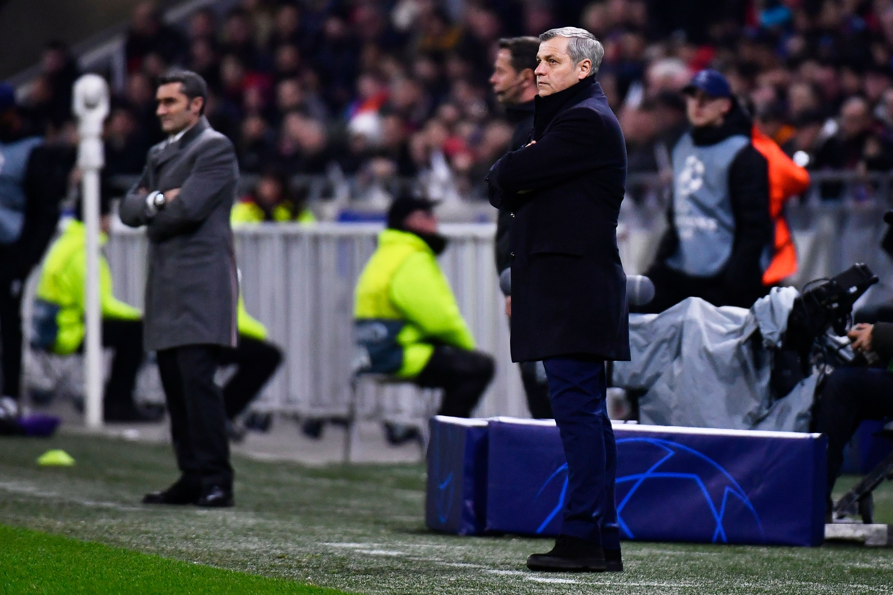 Lyon's French coach Bruno Genesio (R) stands next to Barcelona's Spanish coach Ernesto Valverde (L) during the UEFA Champions League round of 16 first leg football match between Lyon (OL) and FC Barcelona on February 19, 2019, at the Groupama Stadium in Decines-Charpieu, central-eastern France. (Photo by JEFF PACHOUD / AFP)        (Photo credit should read JEFF PACHOUD/AFP/Getty Images)