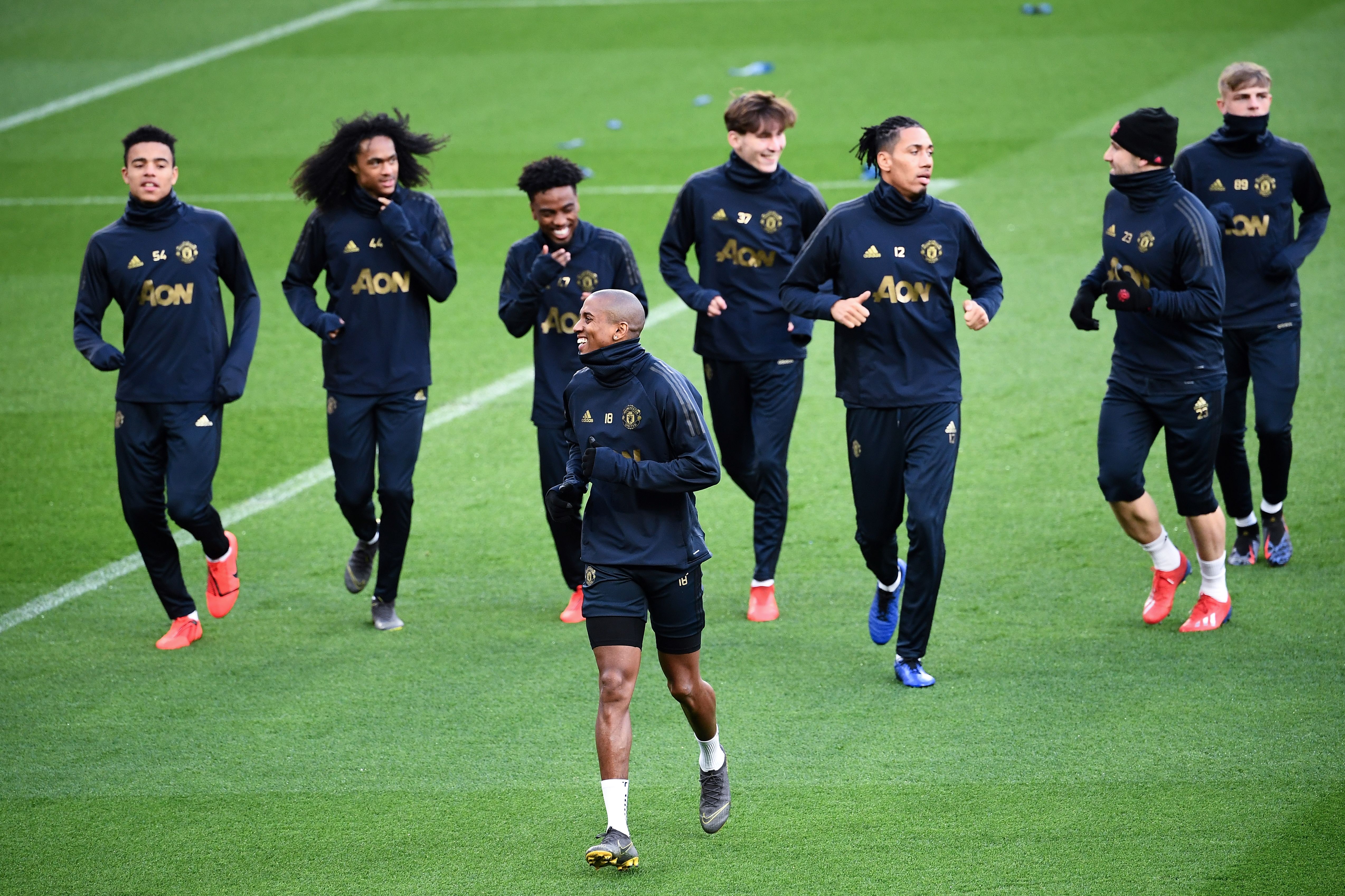 Manchester United's English midfielder Ashley Young (C) jogs ahead of teammates during a training session at The Parc des Princes stadium in Paris on March 5, 2019, on the eve of the UEFA Champions League round of 16 second leg football match against Paris Saint-Germain (PSG). (Photo by Anne-Christine POUJOULAT / AFP)        (Photo credit should read ANNE-CHRISTINE POUJOULAT/AFP/Getty Images)