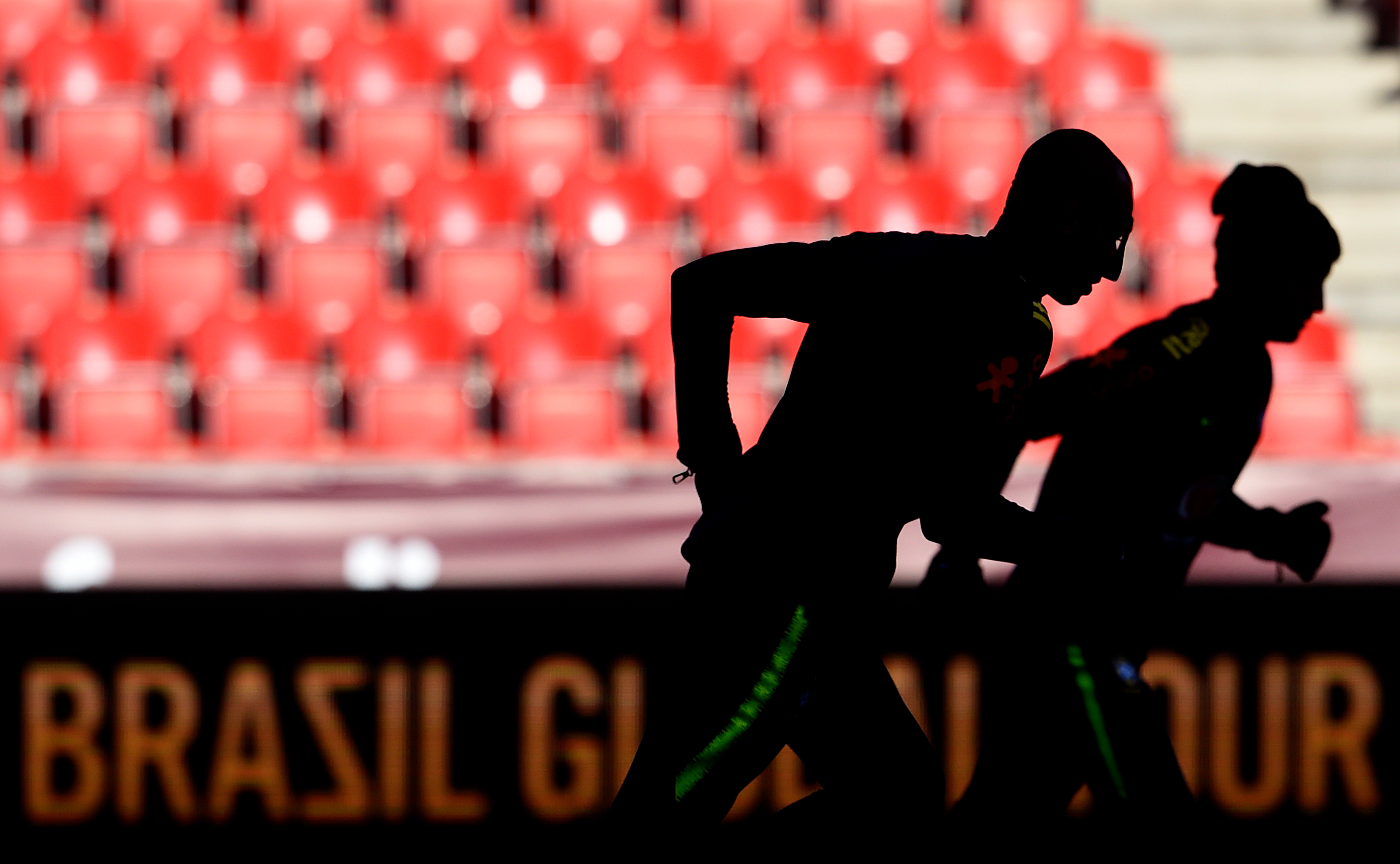 Brazil's Brasilian Philippe Coutihno (R) and Miranda take part in a training session at the Sinobo Arena in Prague, Czech Republic on March 25, 2019 on the eve of the friendly football match between the Czech Republic and Brazil. (Photo by Michal CIZEK / AFP)        (Photo credit should read MICHAL CIZEK/AFP/Getty Images)