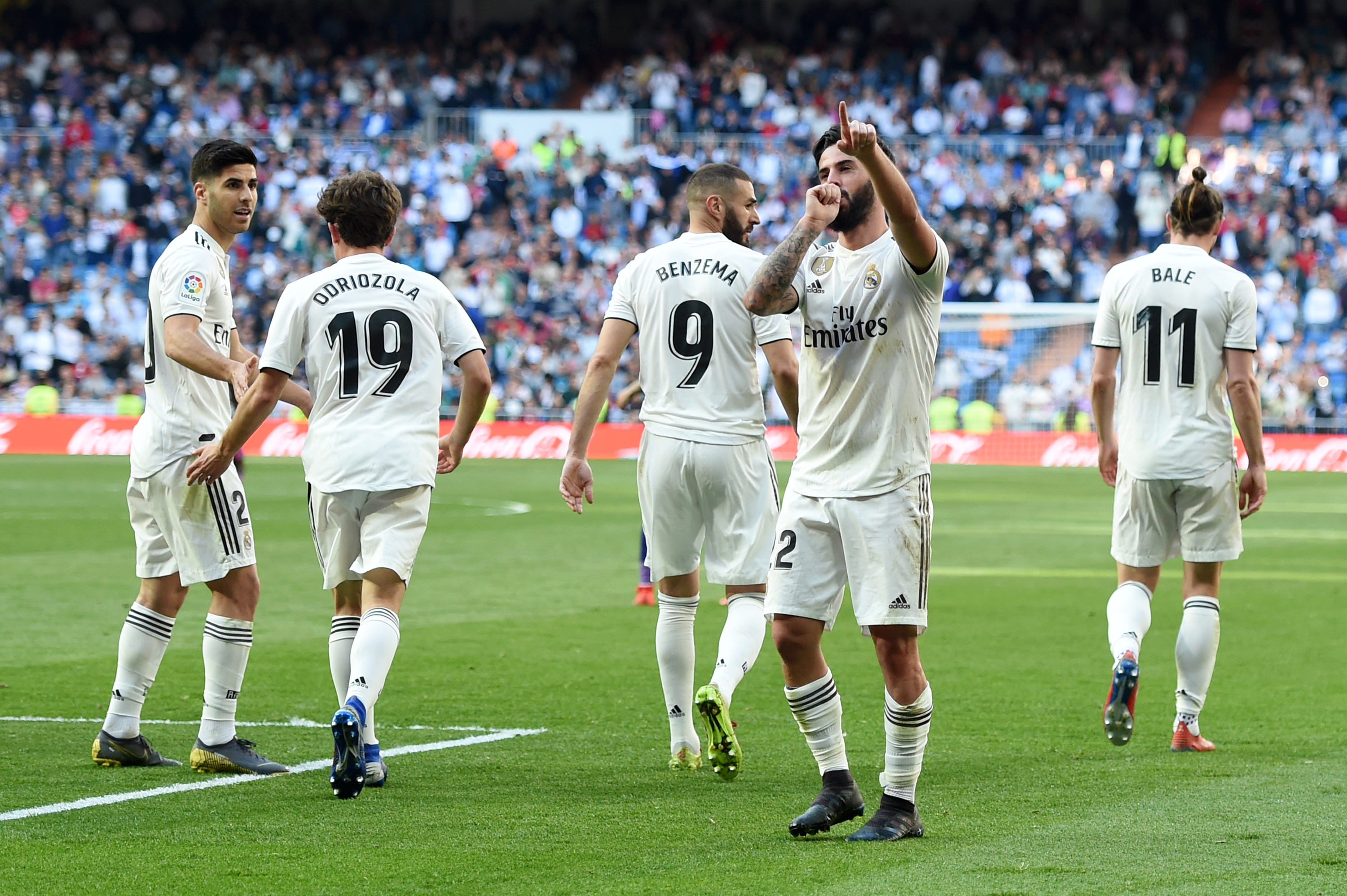 MADRID, SPAIN - MARCH 16: Isco of Real Madrid celebrates with teammates after scoring his team's first goal during the La Liga match between Real Madrid CF and RC Celta de Vigo at Estadio Santiago Bernabeu on March 16, 2019 in Madrid, Spain. (Photo by Denis Doyle/Getty Images)
