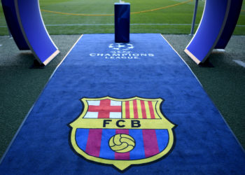 BARCELONA, SPAIN - OCTOBER 24: The FC Barcelona logo is seen on the carpet prior to the Group B match of the UEFA Champions League between FC Barcelona and FC Internazionale at Camp Nou on October 24, 2018 in Barcelona, Spain.  (Photo by David Ramos/Getty Images)
