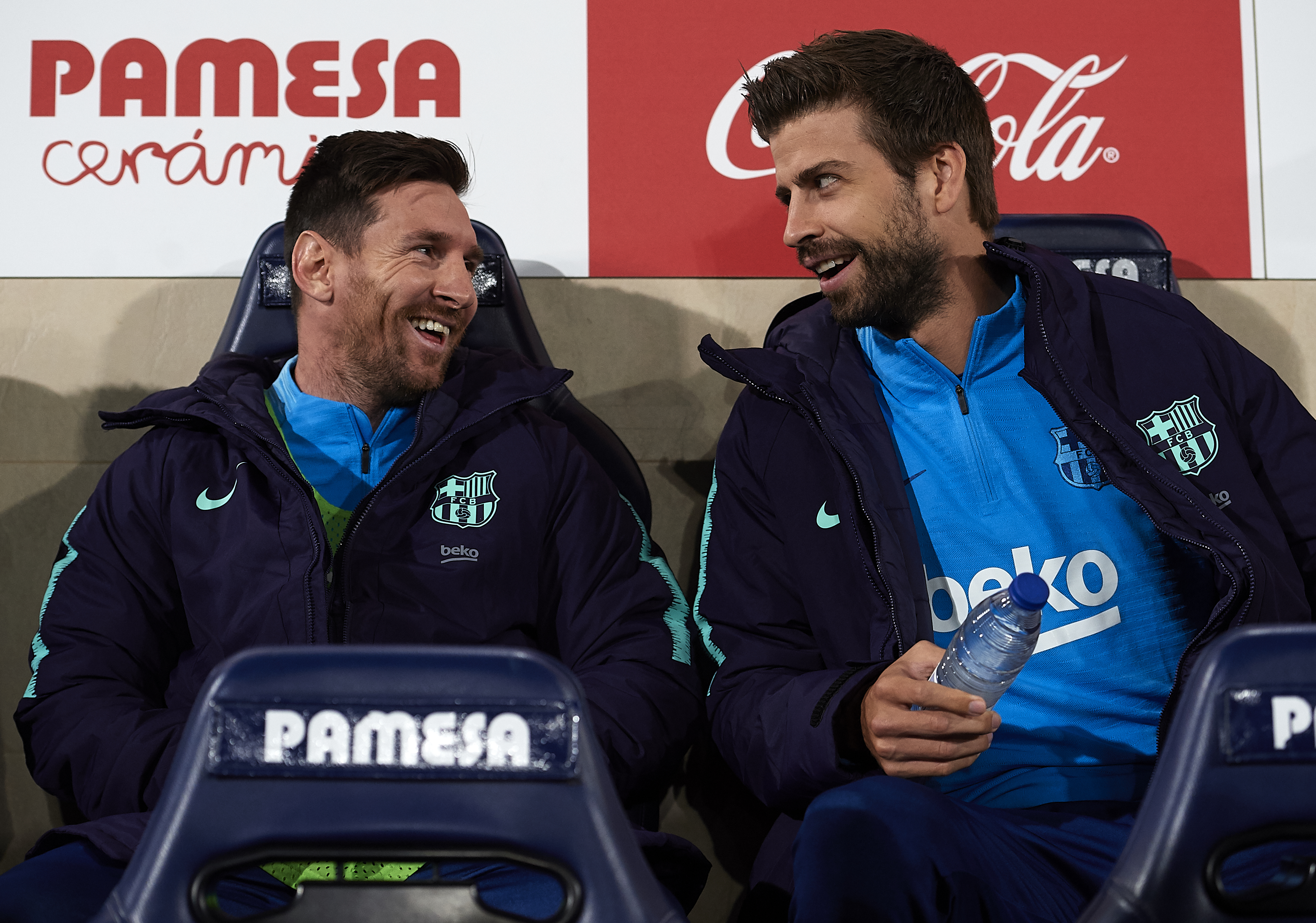 VILLAREAL, SPAIN - APRIL 02: Lionel Messi of Barcelona and Gerard Pique of Barcelona talk on the bench prior to the La Liga match between Villarreal CF and FC Barcelona at Estadio de la Ceramica on April 02, 2019 in Villareal, Spain. (Photo by Manuel Queimadelos Alonso/Getty Images)