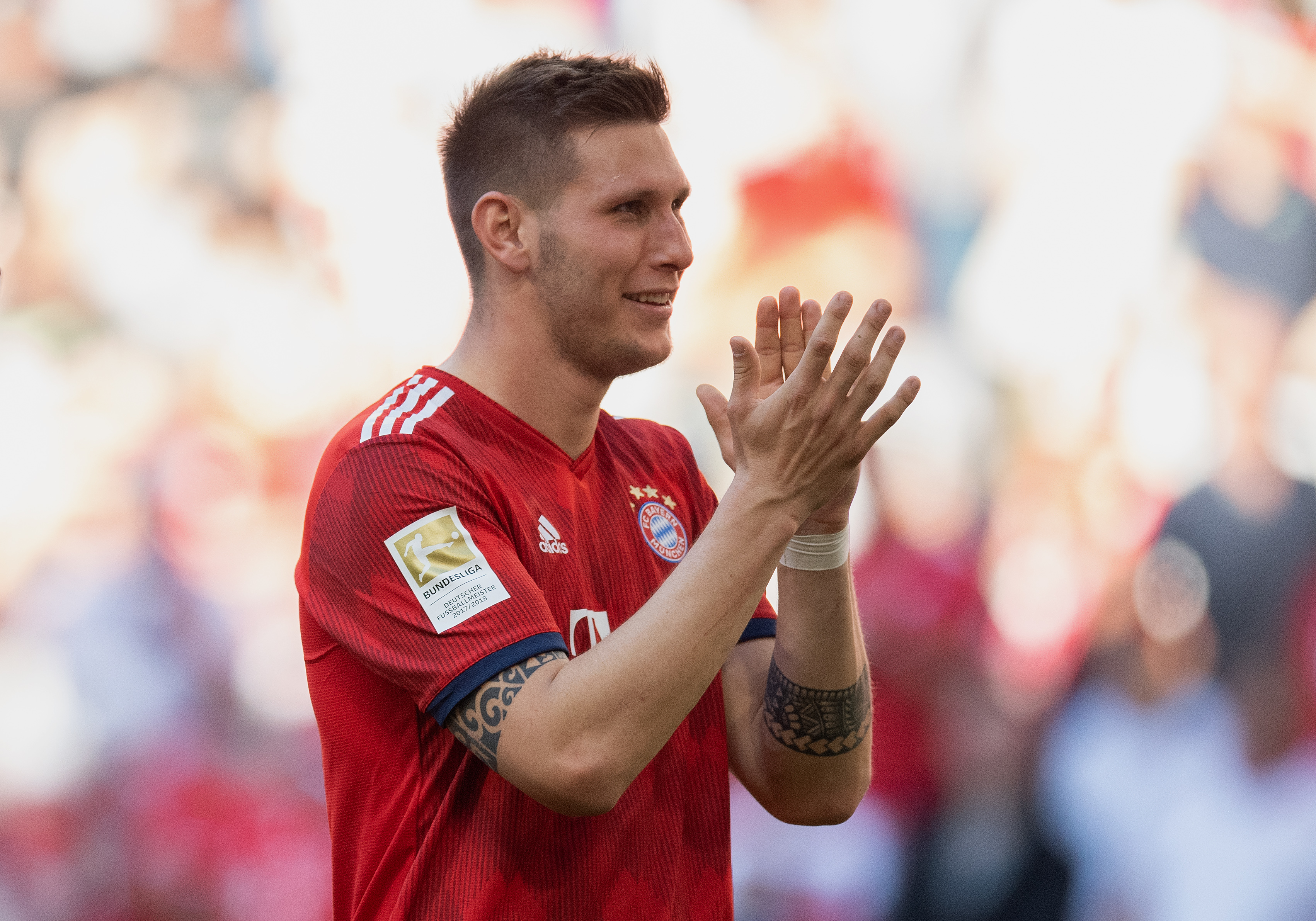 MUNICH, GERMANY - APRIL 20: Niklas Suele of FC Bayern Muenchen applauds the fans after the Bundesliga match between FC Bayern Muenchen and SV Werder Bremen at Allianz Arena on April 20, 2019 in Munich, Germany. (Photo by Matthias Hangst/Bongarts/Getty Images)