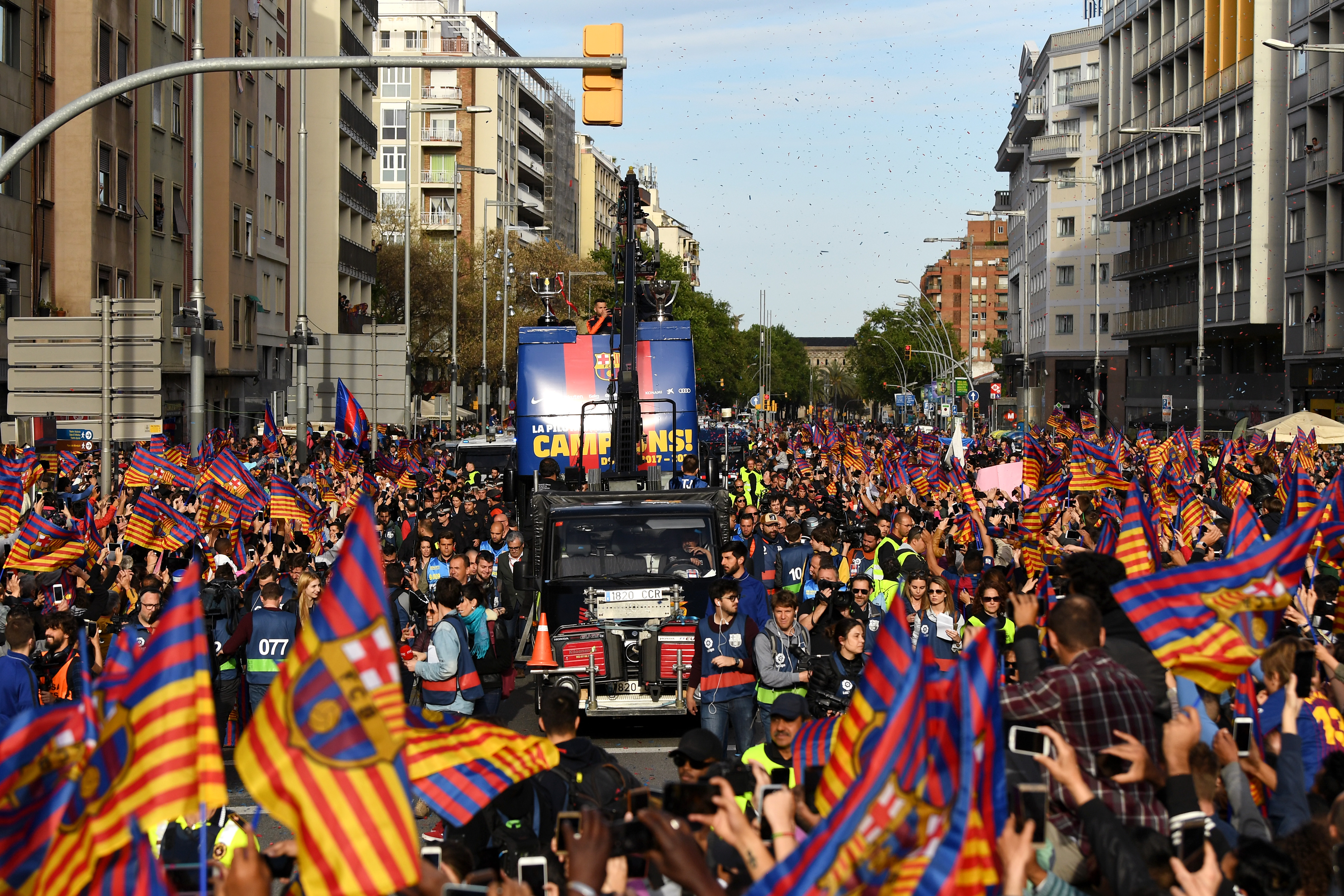 BARCELONA, SPAIN - APRIL 30:  Barcelona supporters welcome players during the FC Barcelona Victory Parade in celebration of the La Liga and Copa Del Rey titles on April 30, 2018 in Barcelona, Spain.  (Photo by David Ramos/Getty Images)