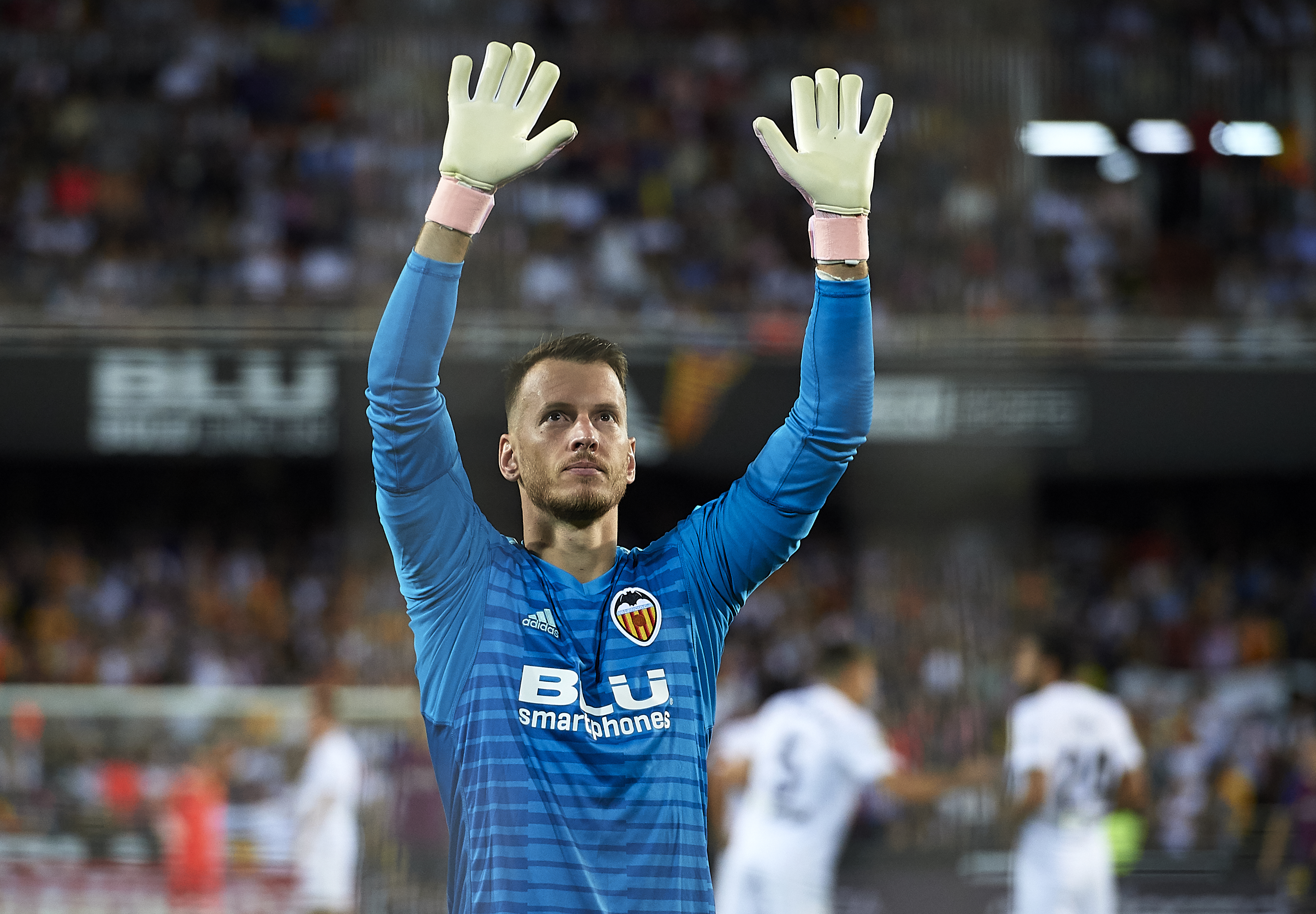 VALENCIA, SPAIN - OCTOBER 07:  Norberto Murara Neto of Valencia greets fans before the La Liga match between Valencia CF and FC Barcelona at Estadio Mestalla on October 7, 2018 in Valencia, Spain.  (Photo by Manuel Queimadelos Alonso/Getty Images)