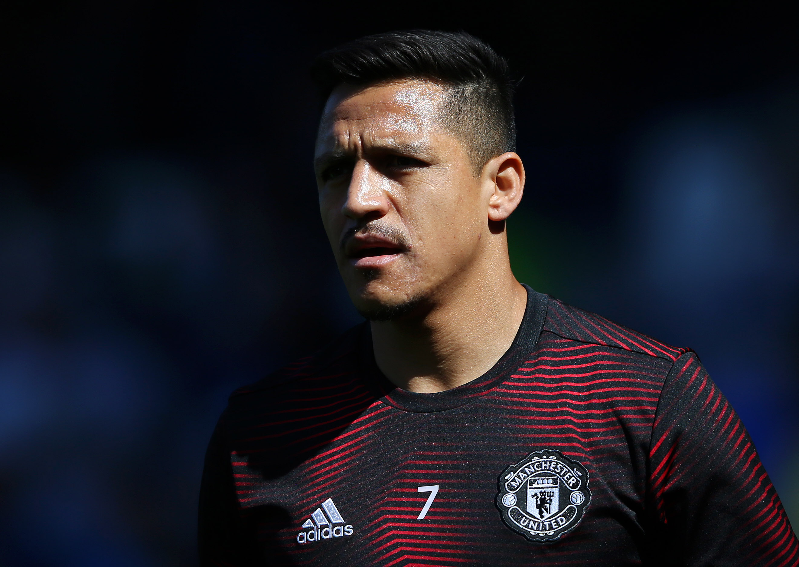 LIVERPOOL, ENGLAND - APRIL 21:  Alexis Sanchez of Manchester United warms up prior to the Premier League match between Everton FC and Manchester United at Goodison Park on April 21, 2019 in Liverpool, United Kingdom. (Photo by Alex Livesey/Getty Images)