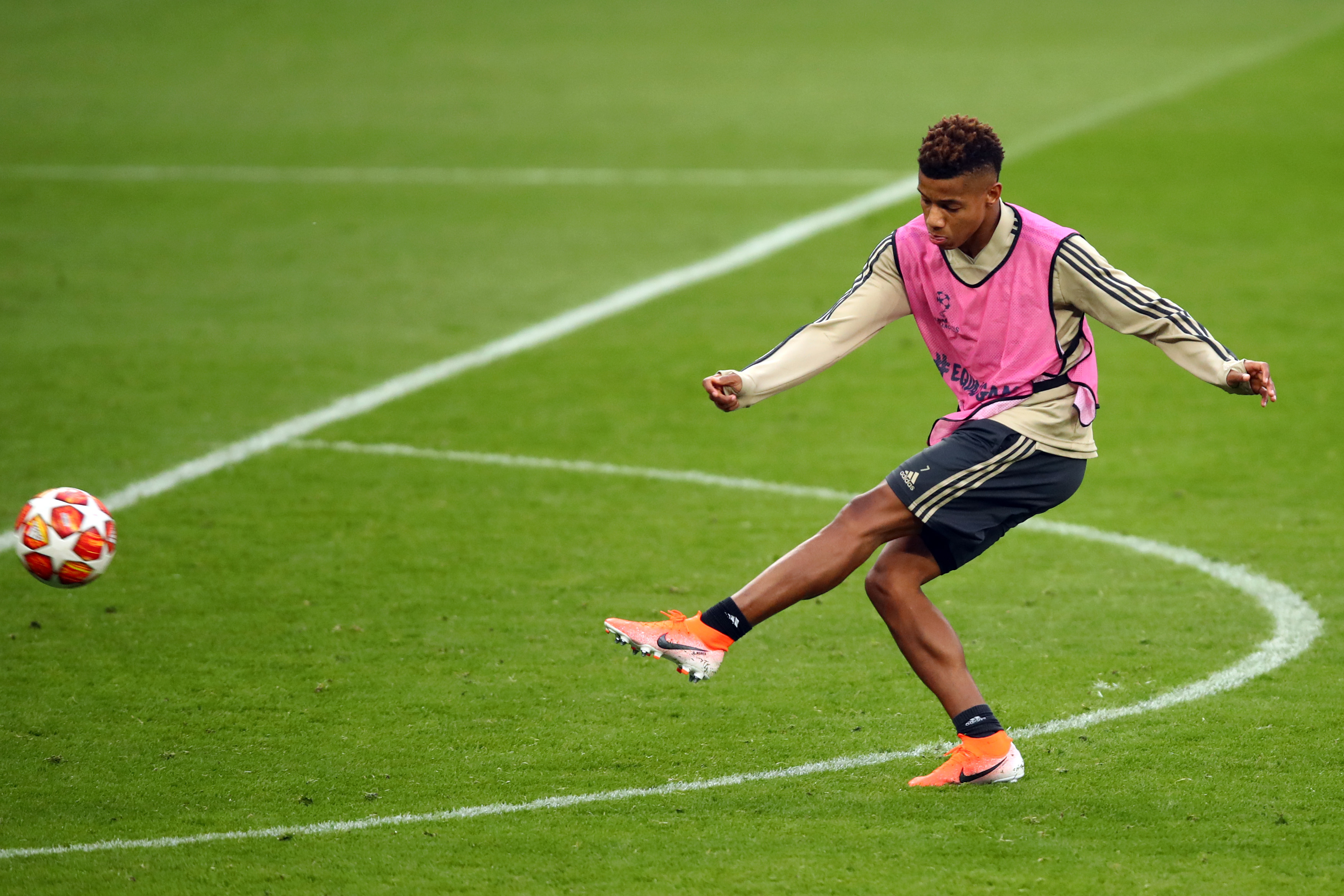 LONDON, ENGLAND - APRIL 29: David Neres of Ajax in action during a training session ahead of their UEFA Champions League Semi Final first leg match against Tottenham Hotspur at Tottenham Hotspur Stadium on April 29, 2019 in London, England. (Photo by Julian Finney/Getty Images)