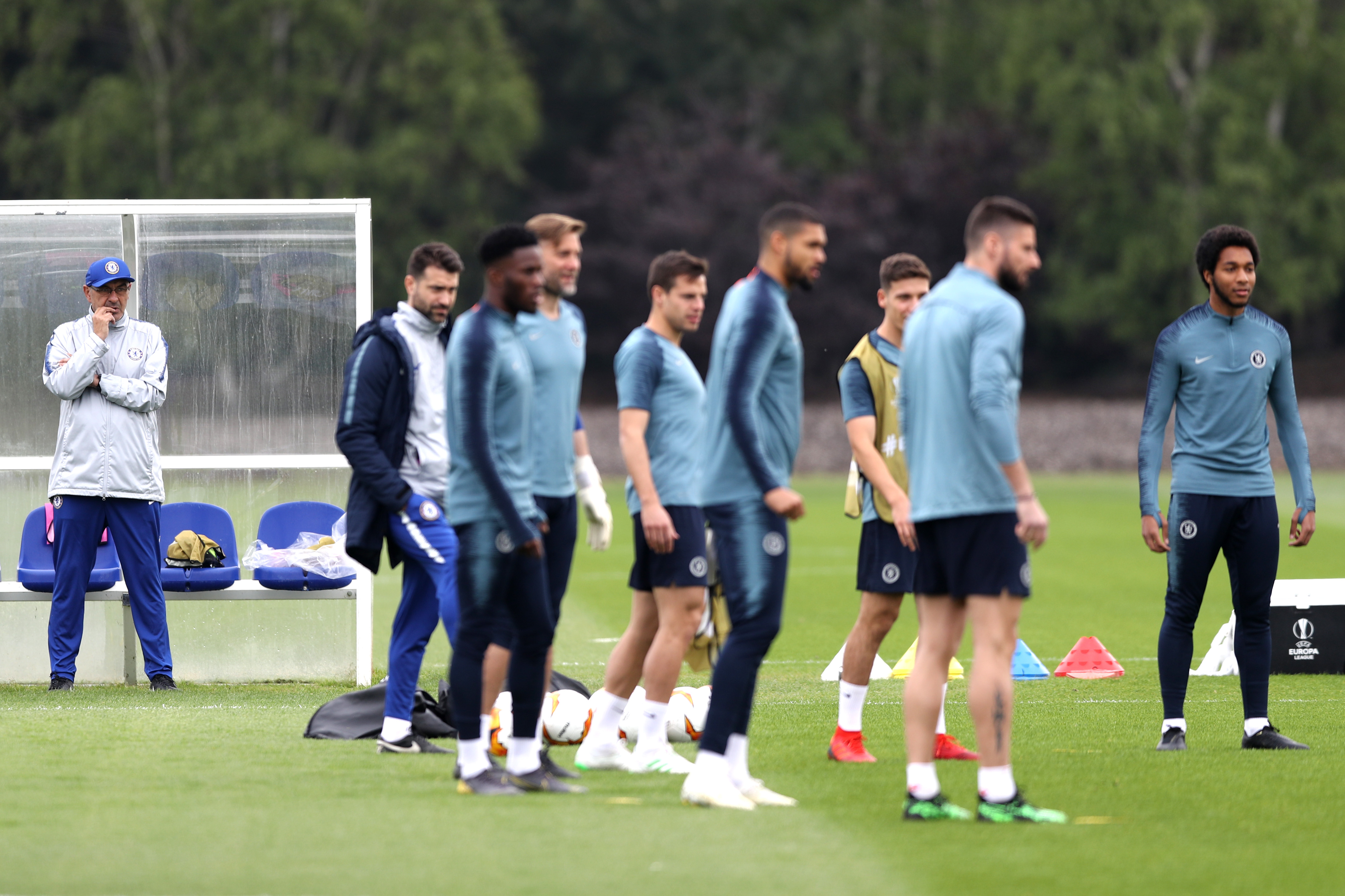 COBHAM, ENGLAND - MAY 01: Maurizio Sarri, Manager of Chelsea watches on during a Chelsea training session ahead of their UEFA Europa League semi-final first leg match against Eintracht Frankfurt. At Chelsea Training Ground on May 01, 2019 in Cobham, England. (Photo by Bryn Lennon/Getty Images)