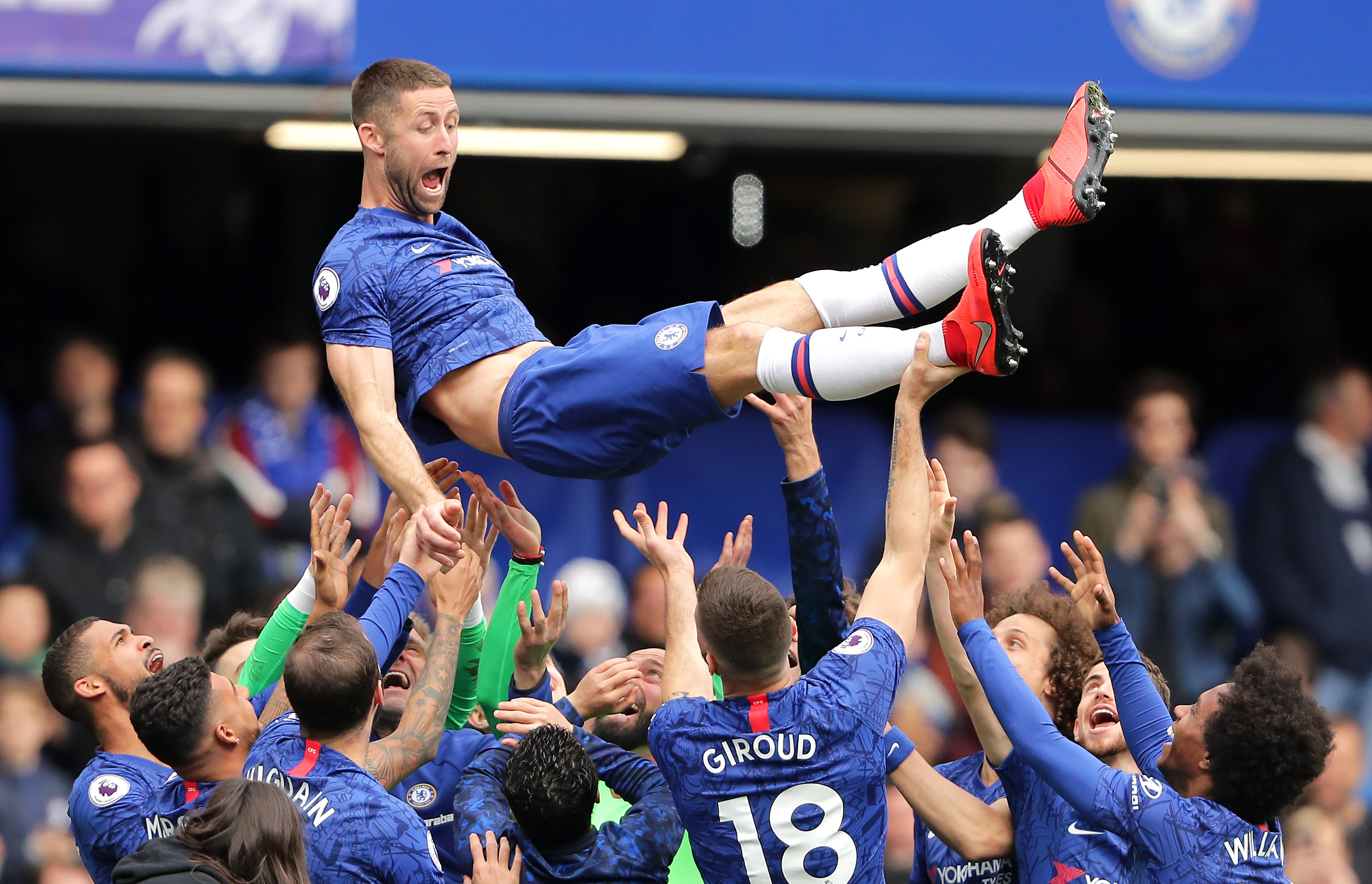 LONDON, ENGLAND - MAY 05:  Gary Cahill of Chelsea is thrown in the air by team mates in celebration after the Premier League match between Chelsea FC and Watford FC at Stamford Bridge on May 05, 2019 in London, United Kingdom. (Photo by Richard Heathcote/Getty Images)