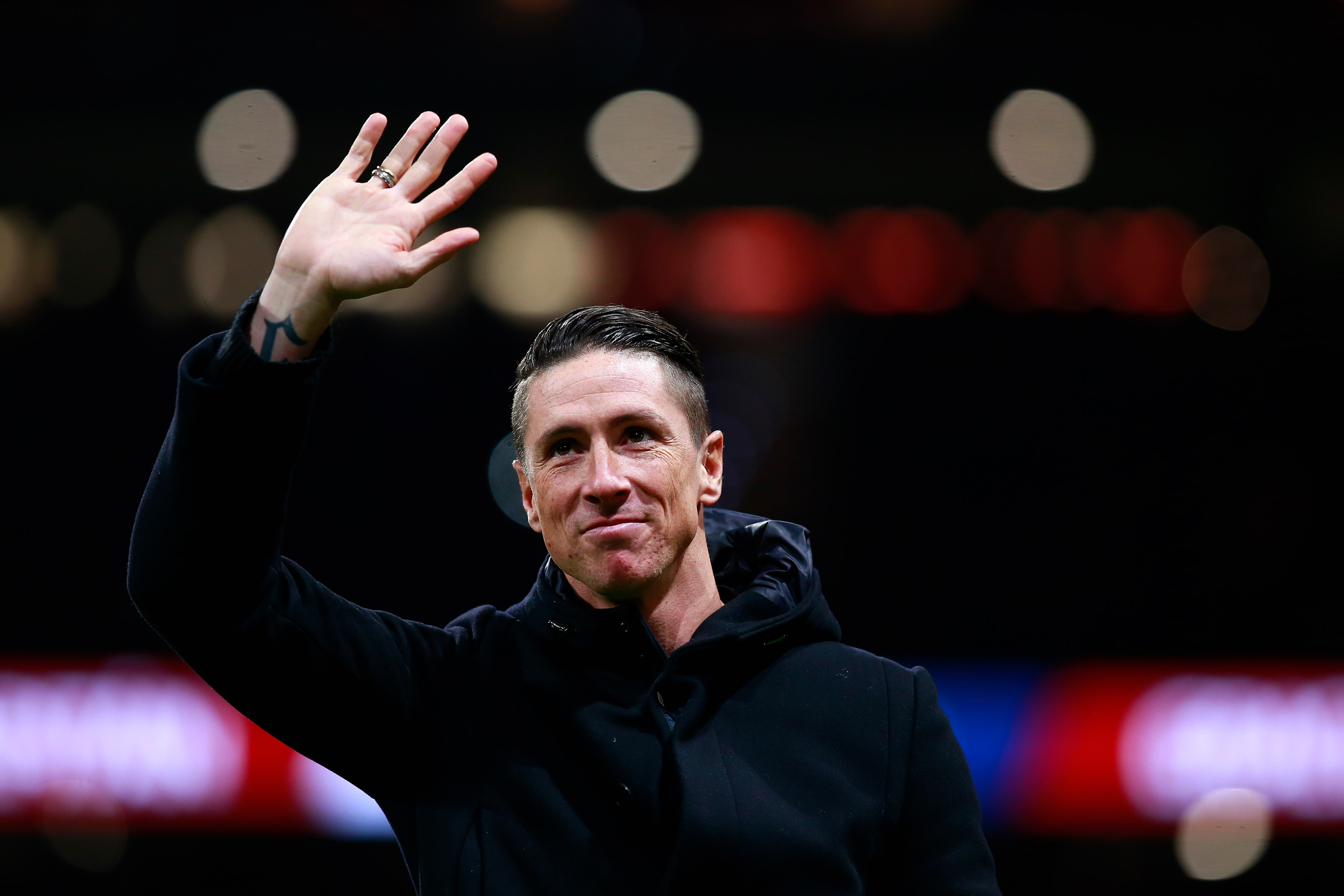 MADRID, SPAIN - DECEMBER 22: Former Atletico de Madrid player Fernando Torres waves the audience as he attends a tribute in honor of his former teammate Gabi Fernandez after  the La Liga match between  Club Atletico de Madrid and RCD Espanyol at Wanda Metropolitano on December 22, 2018 in Madrid, Spain. (Photo by Gonzalo Arroyo Moreno/Getty Images)