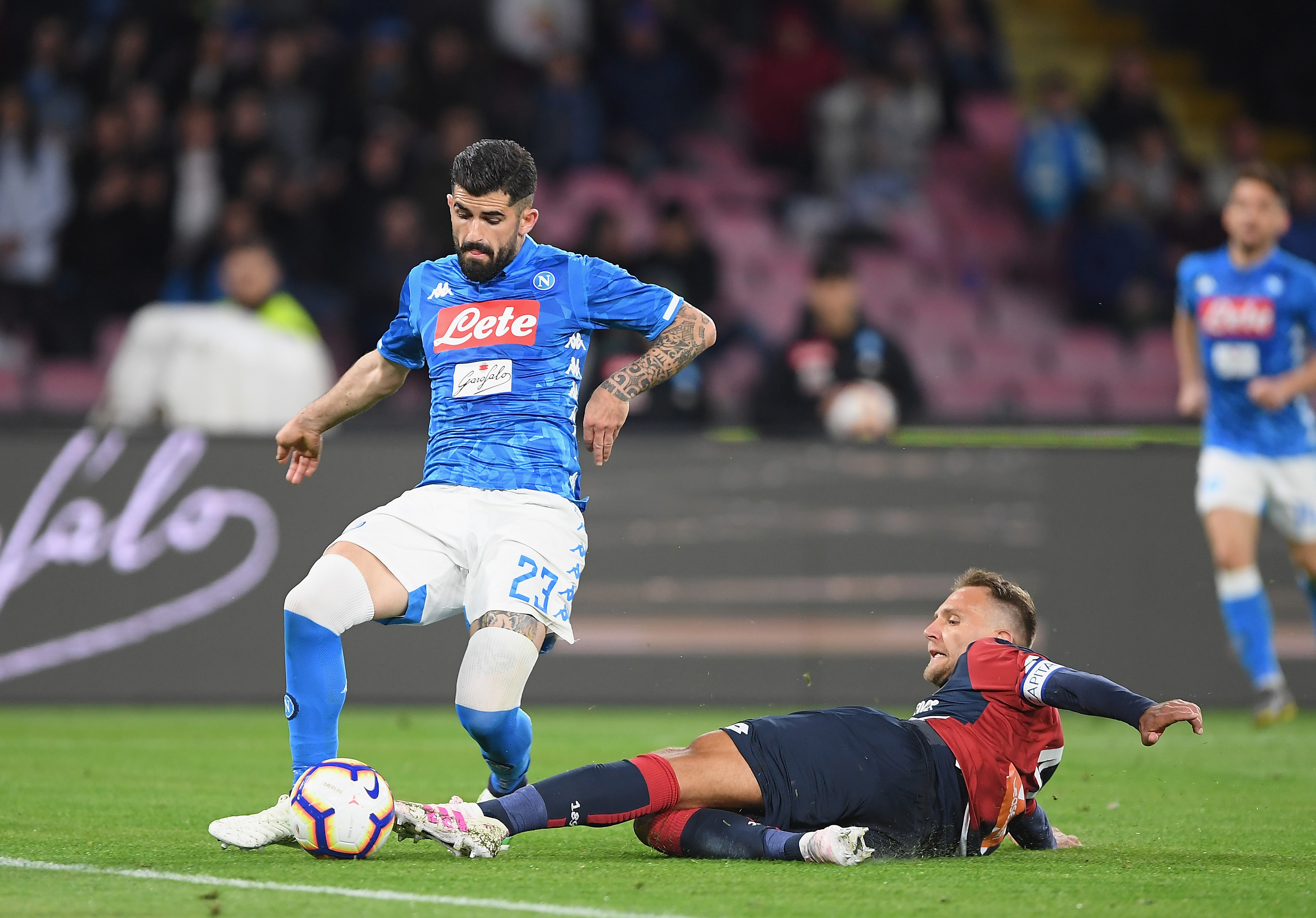 NAPLES, ITALY - APRIL 07: Elseid Hysaj of SSC Napoli vies Domenico Criscito of Genoa CFC during the Serie A match between SSC Napoli and Genoa CFC at Stadio San Paolo on April 7, 2019 in Naples, Italy.  (Photo by Francesco Pecoraro/Getty Images)
