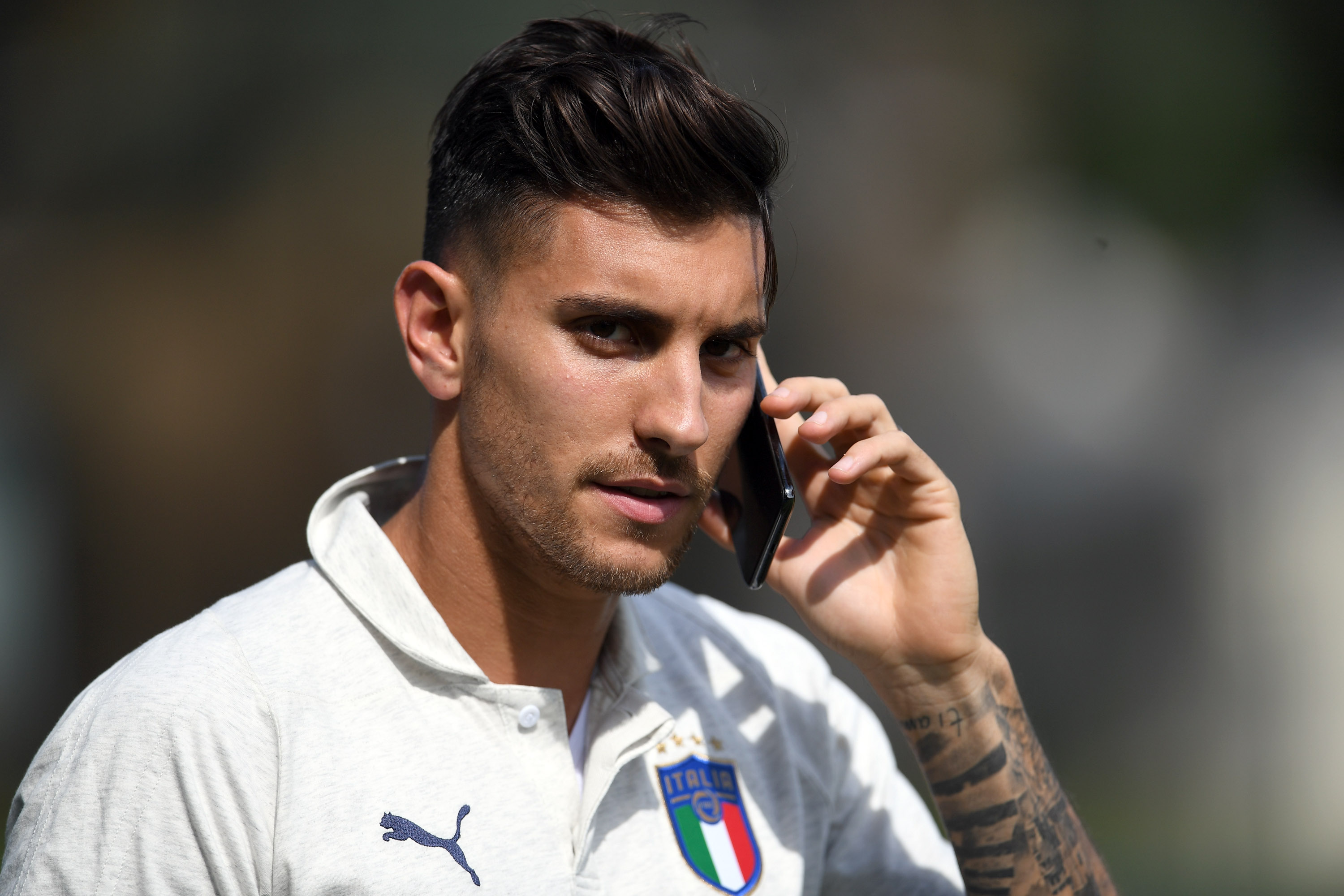 FLORENCE, ITALY - JUNE 01:  Lorenzo Pellegrini of Italy looks on during a Italy training session at Centro Tecnico Federale di Coverciano on June 1, 2019 in Florence, Italy.  (Photo by Claudio Villa/Getty Images)